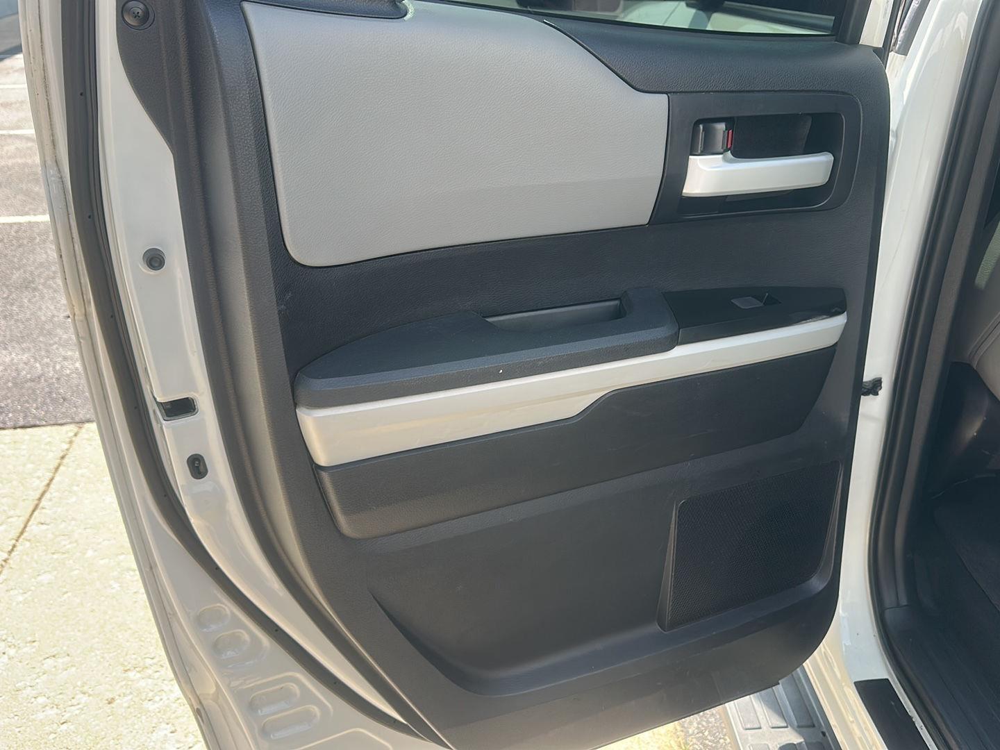 Toyota Tundra Limited 5.7L Double Cab 4WD 2014