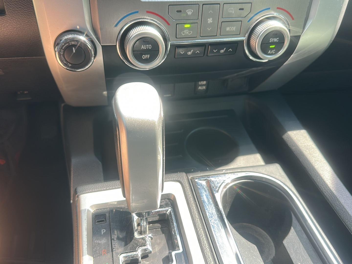 Toyota Tundra Limited 5.7L Double Cab 4WD 2014