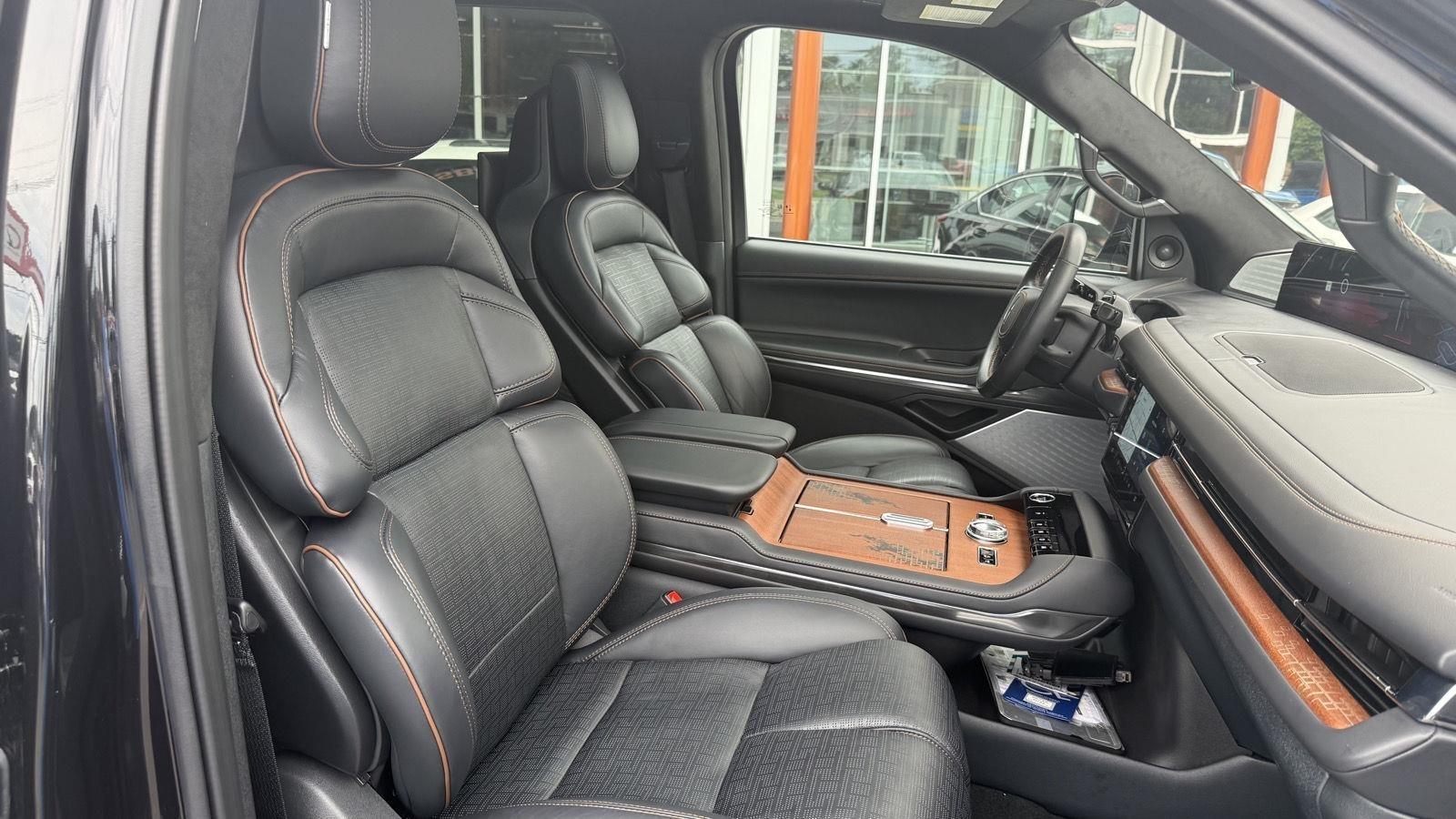Lincoln Navigator L Black Label 2025