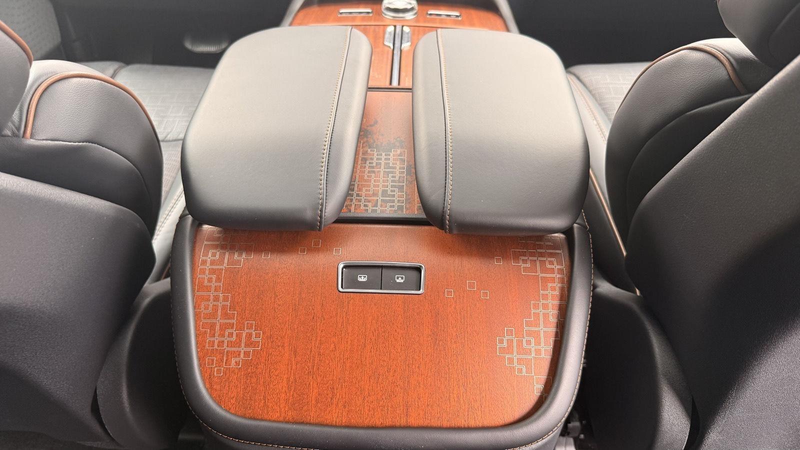 Lincoln Navigator L Black Label 2025