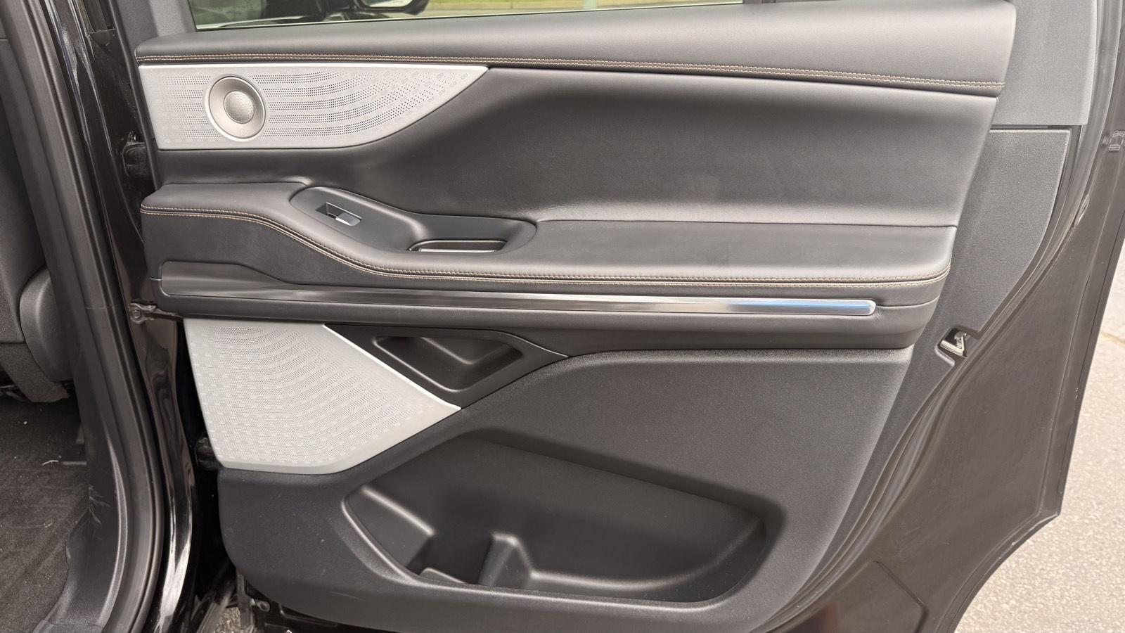 Lincoln Navigator L Black Label 2025