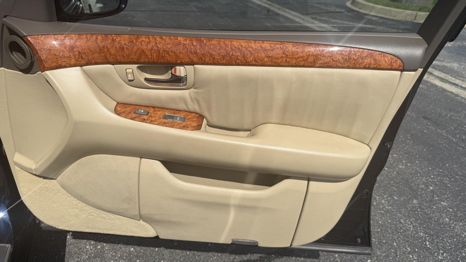 Lexus LS 430 Sedan 2006