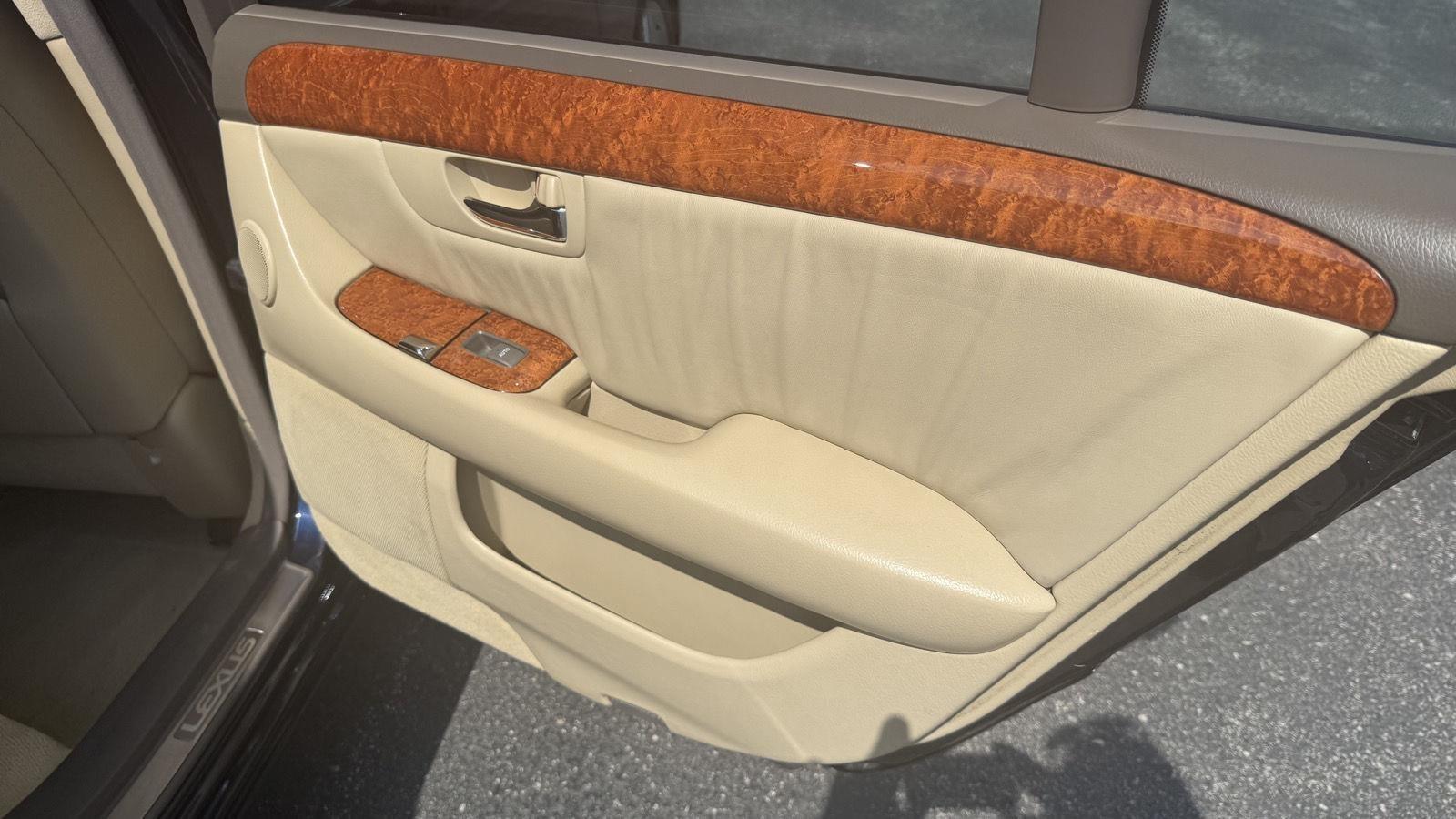 Lexus LS 430 Sedan 2006