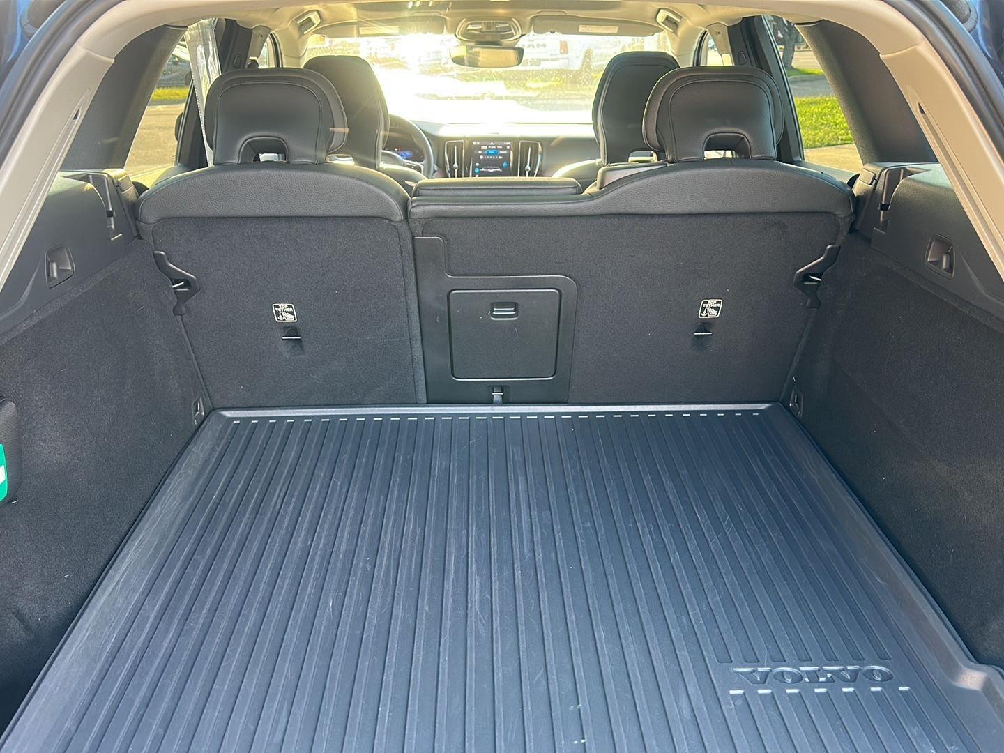Volvo XC60 B5 Plus Dark AWD 2024