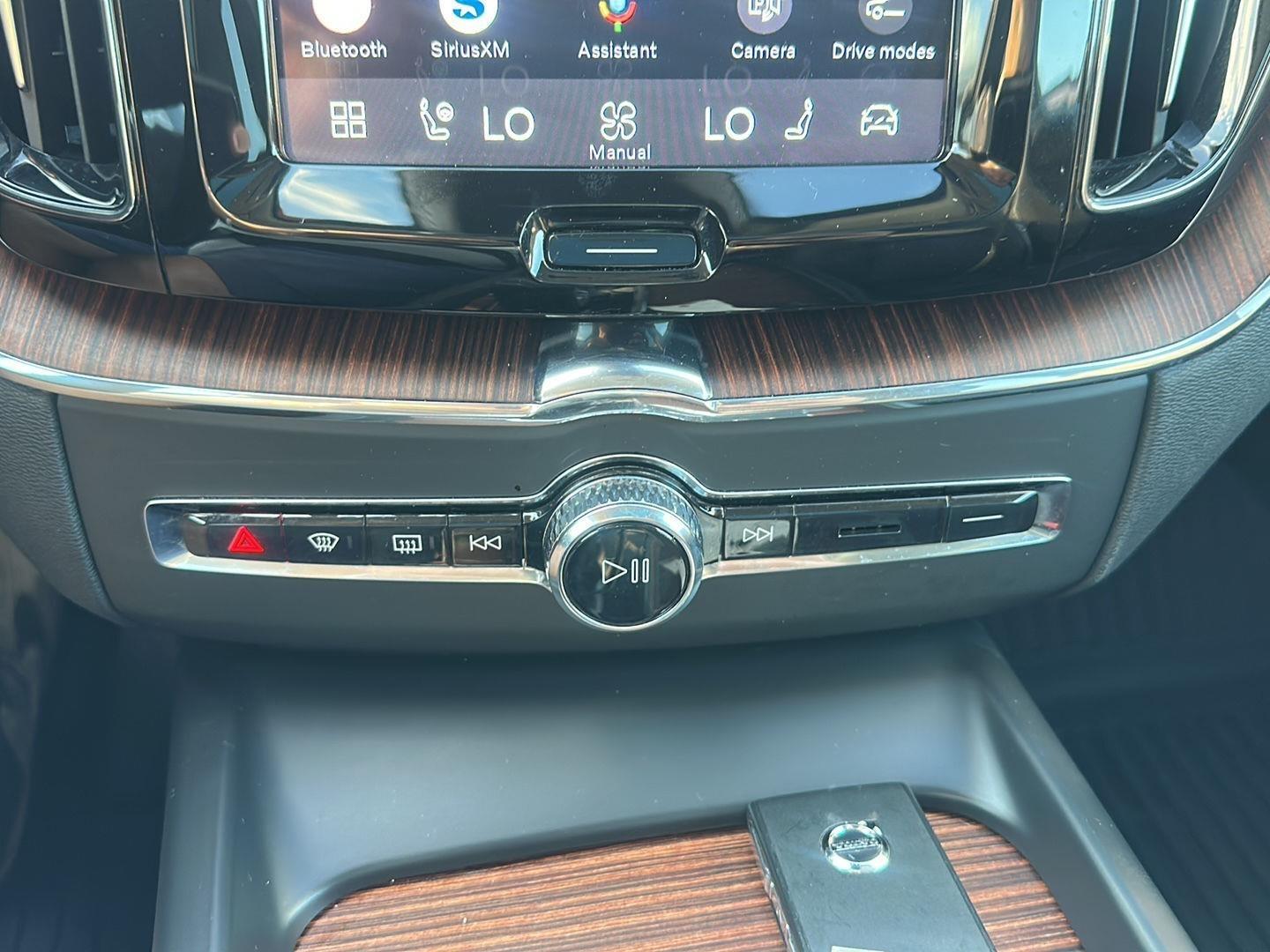 Volvo XC60 B5 Plus Dark AWD 2024