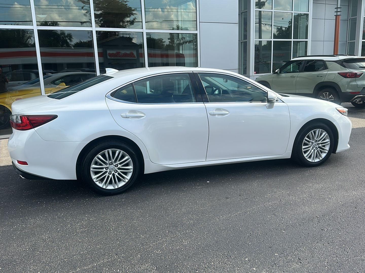 Lexus ES 350 Sedan 2016