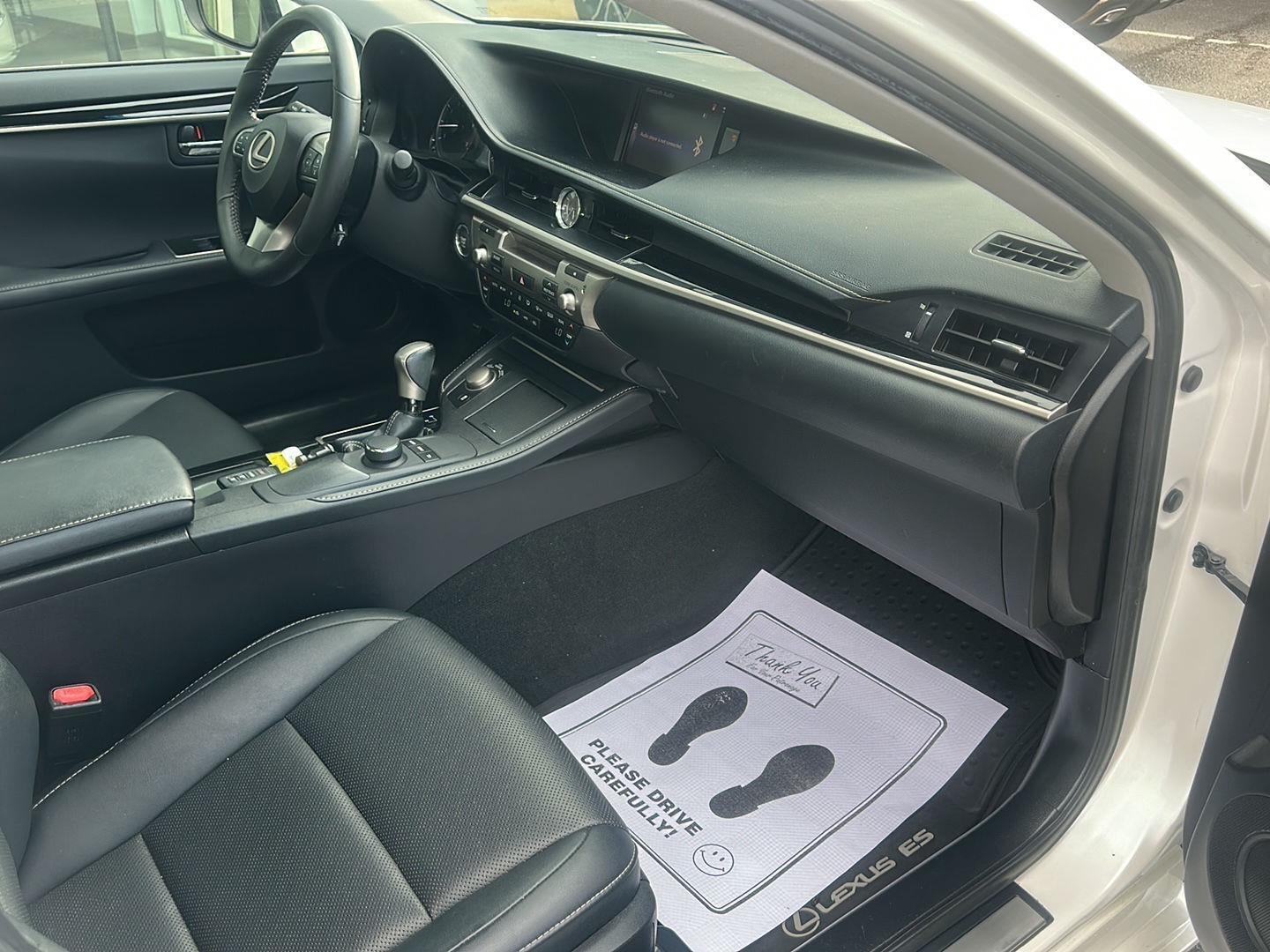 Lexus ES 350 Sedan 2016