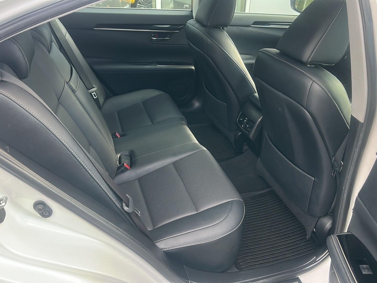 Lexus ES 350 Sedan 2016