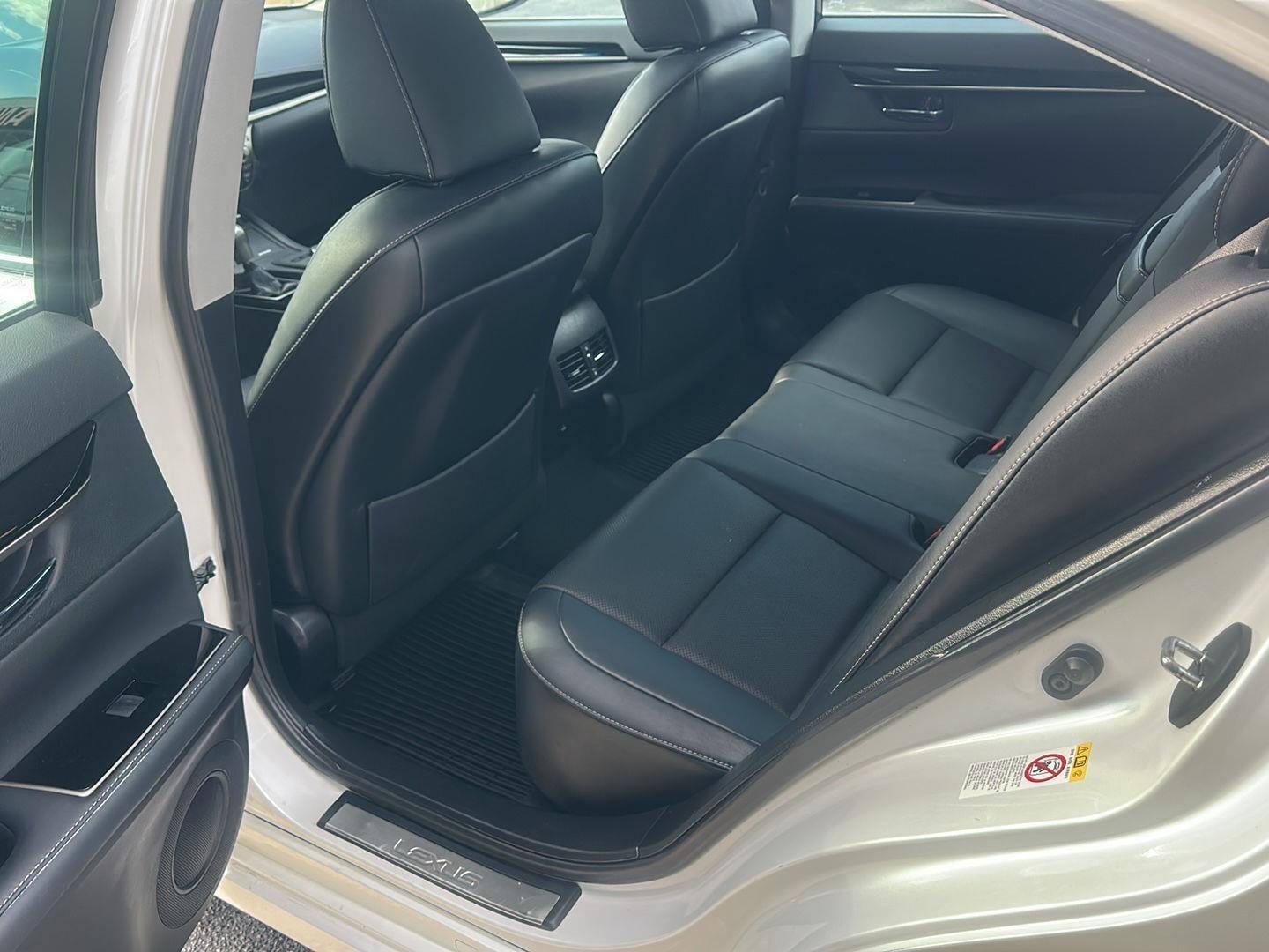 Lexus ES 350 Sedan 2016