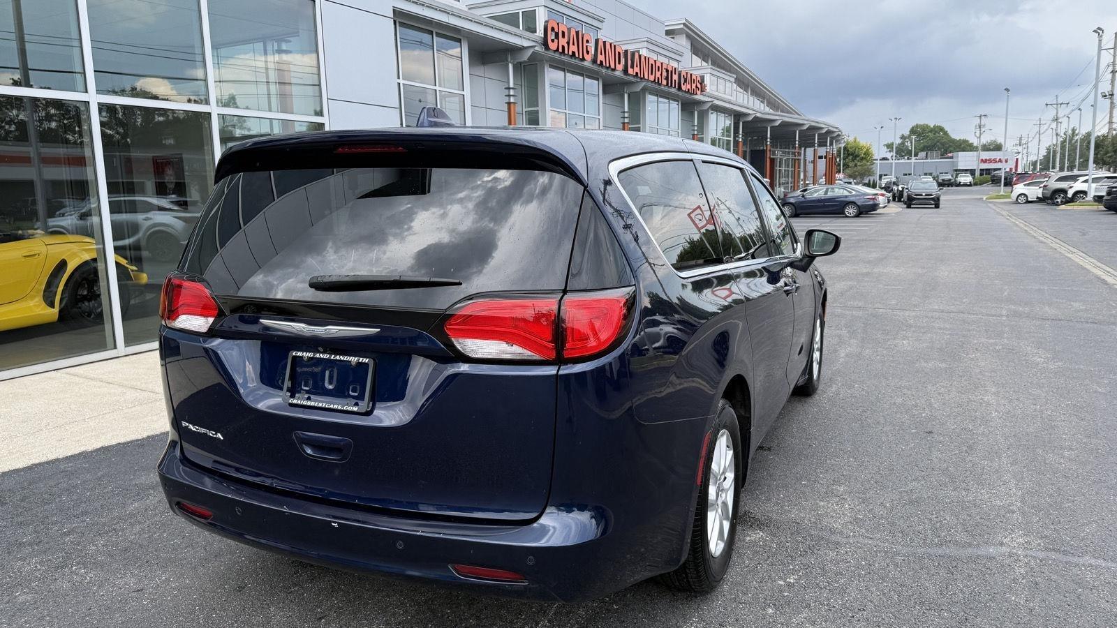 Chrysler Pacifica LX 2017