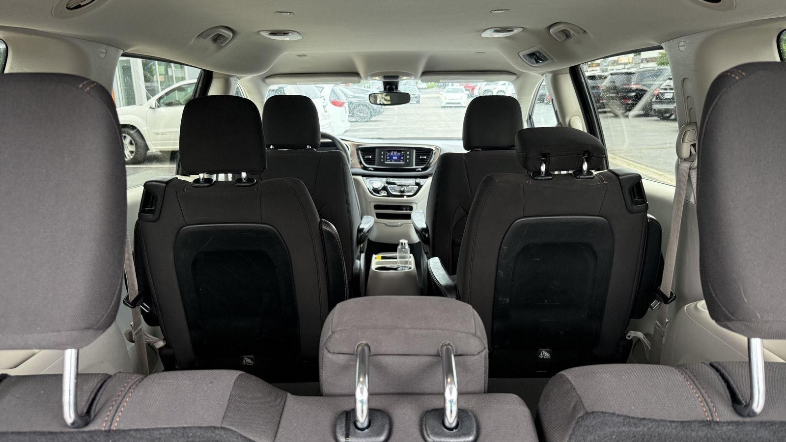 Chrysler Pacifica LX 2017