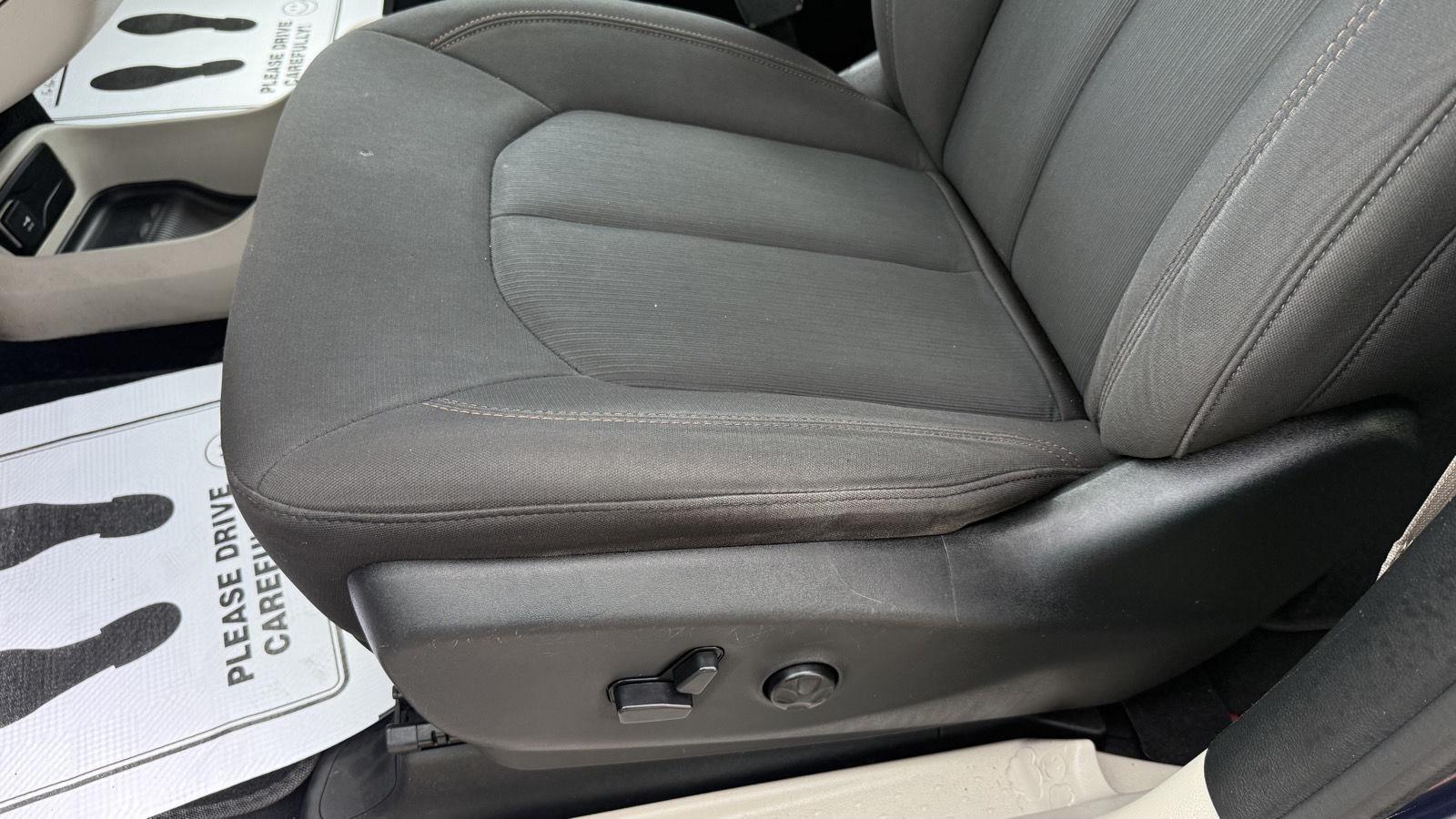 Chrysler Pacifica LX 2017