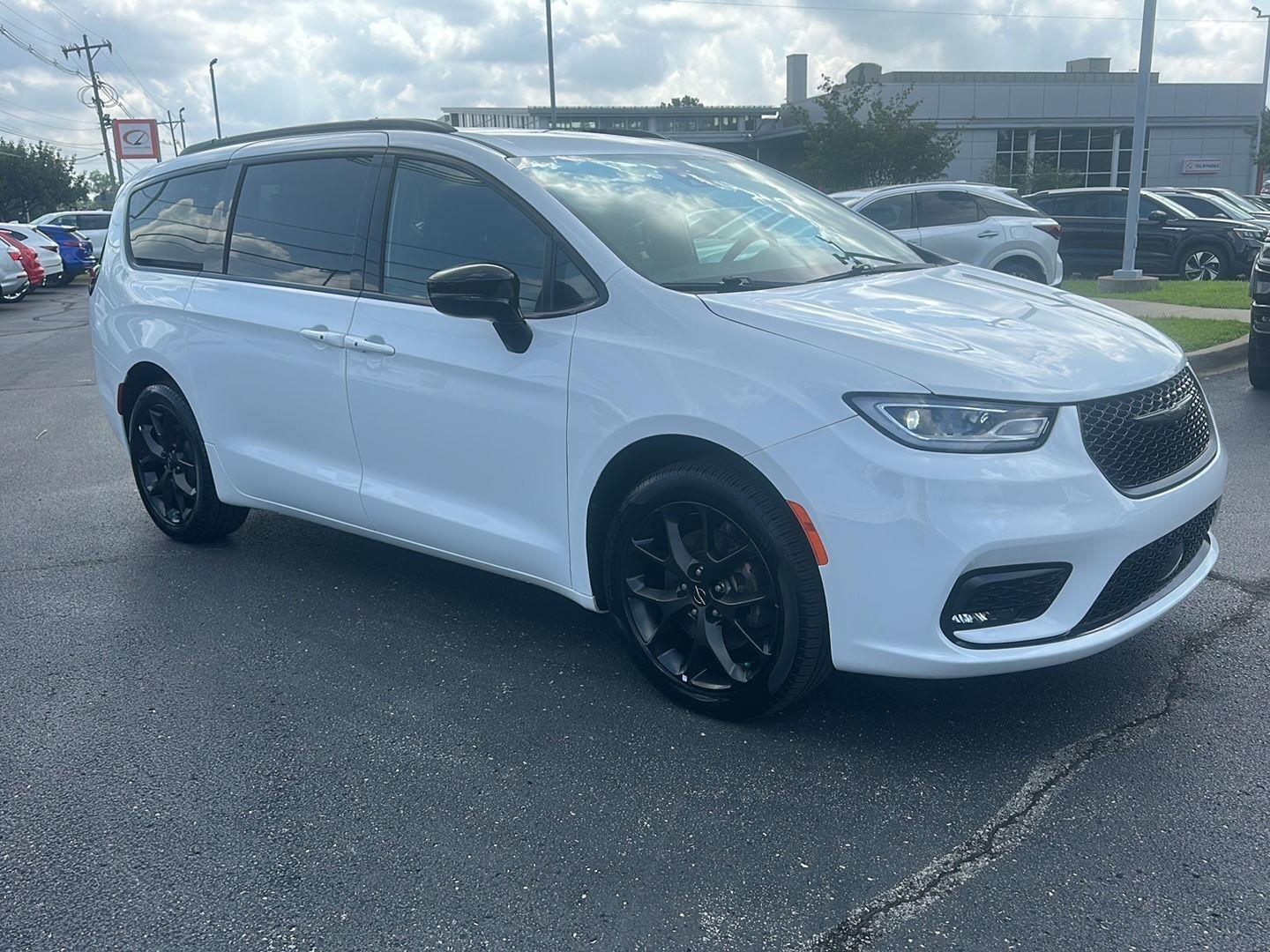 Chrysler Pacifica Touring L AWD 2024