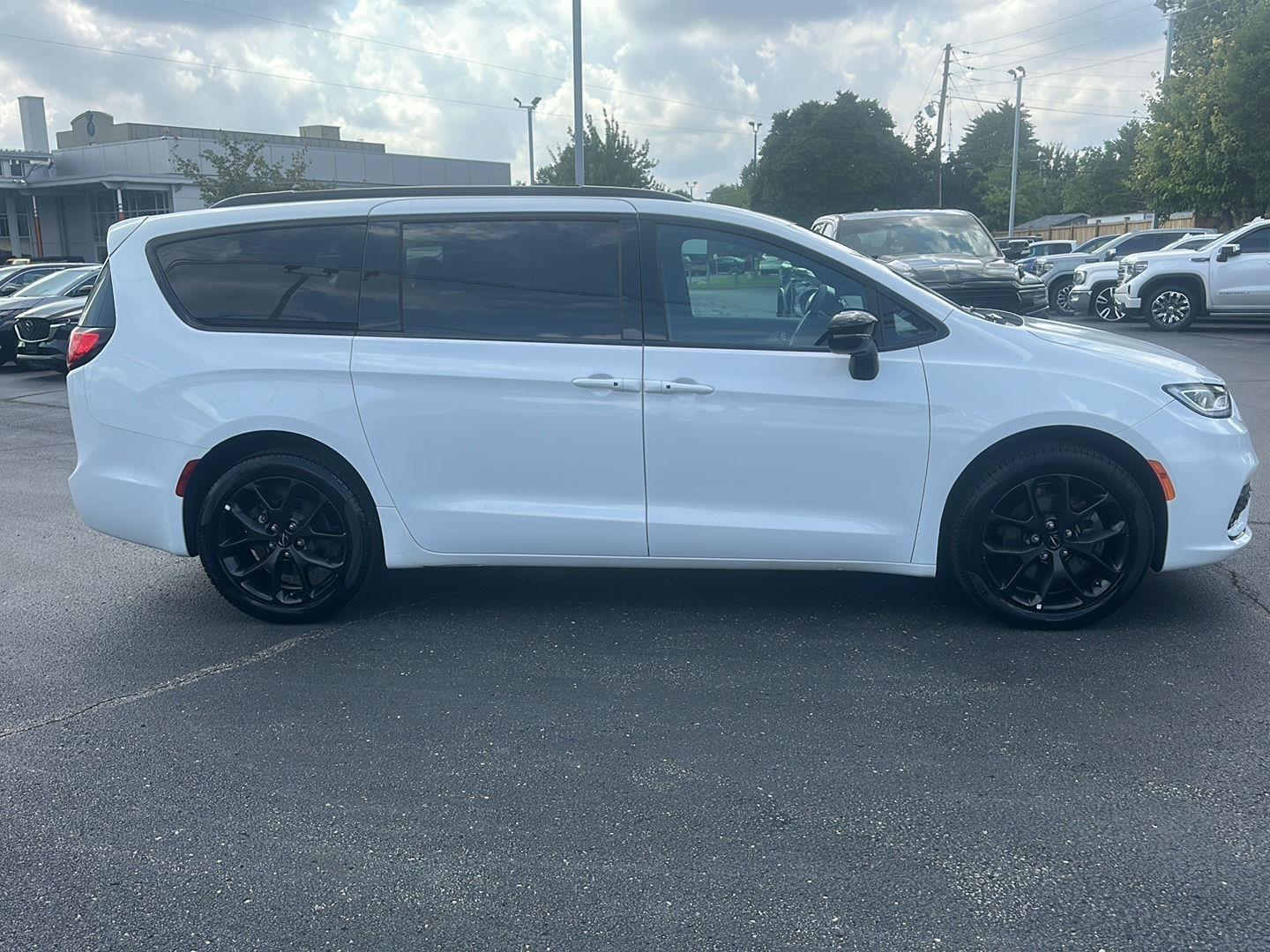 Chrysler Pacifica Touring L AWD 2024