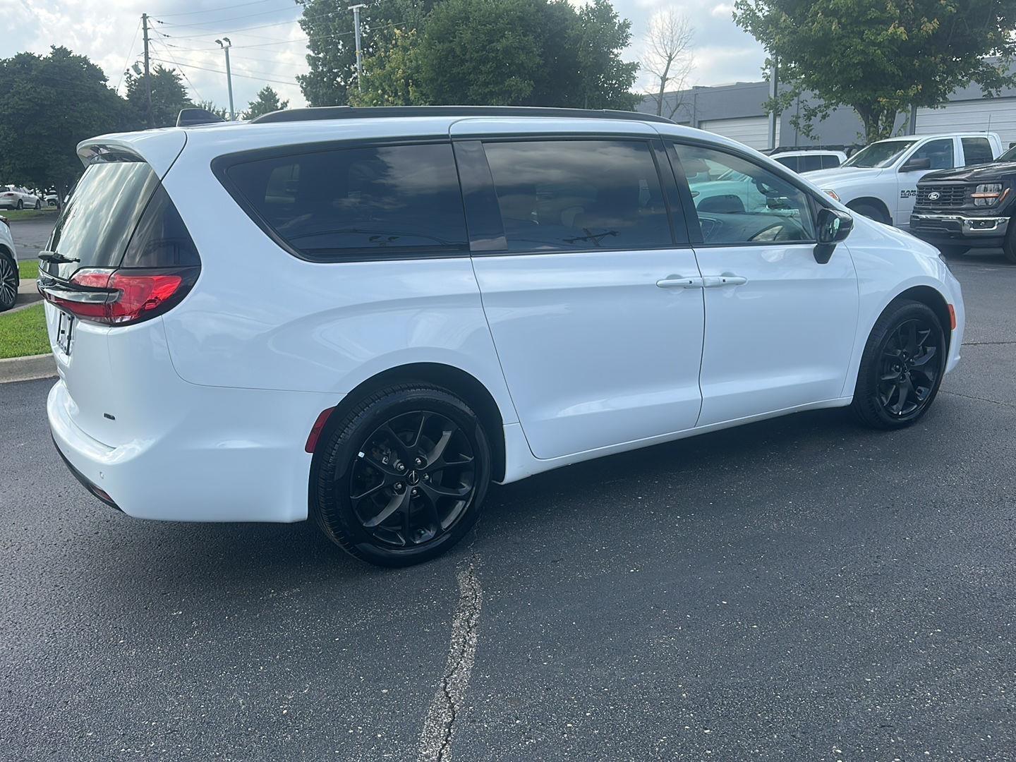 Chrysler Pacifica Touring L AWD 2024