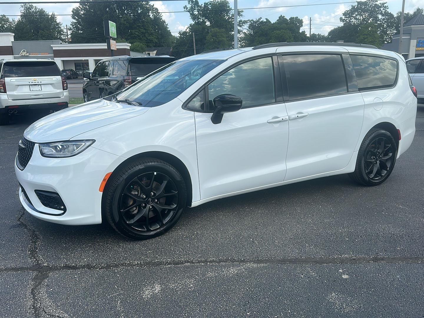 Chrysler Pacifica Touring L AWD 2024