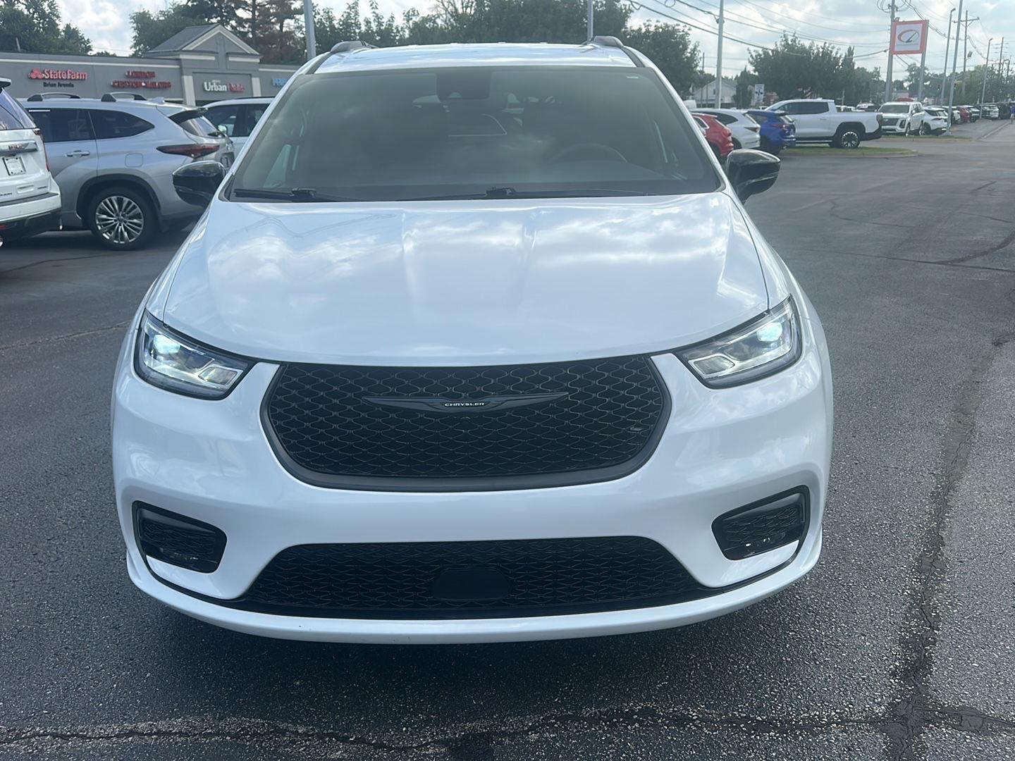 Chrysler Pacifica Touring L AWD 2024