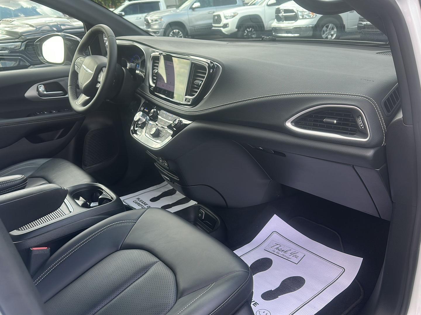 Chrysler Pacifica Touring L AWD 2024