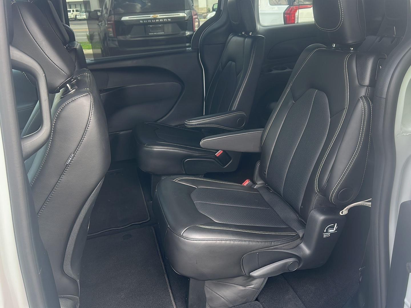 Chrysler Pacifica Touring L AWD 2024