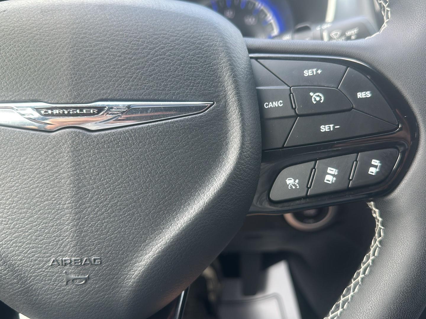 Chrysler Pacifica Touring L AWD 2024