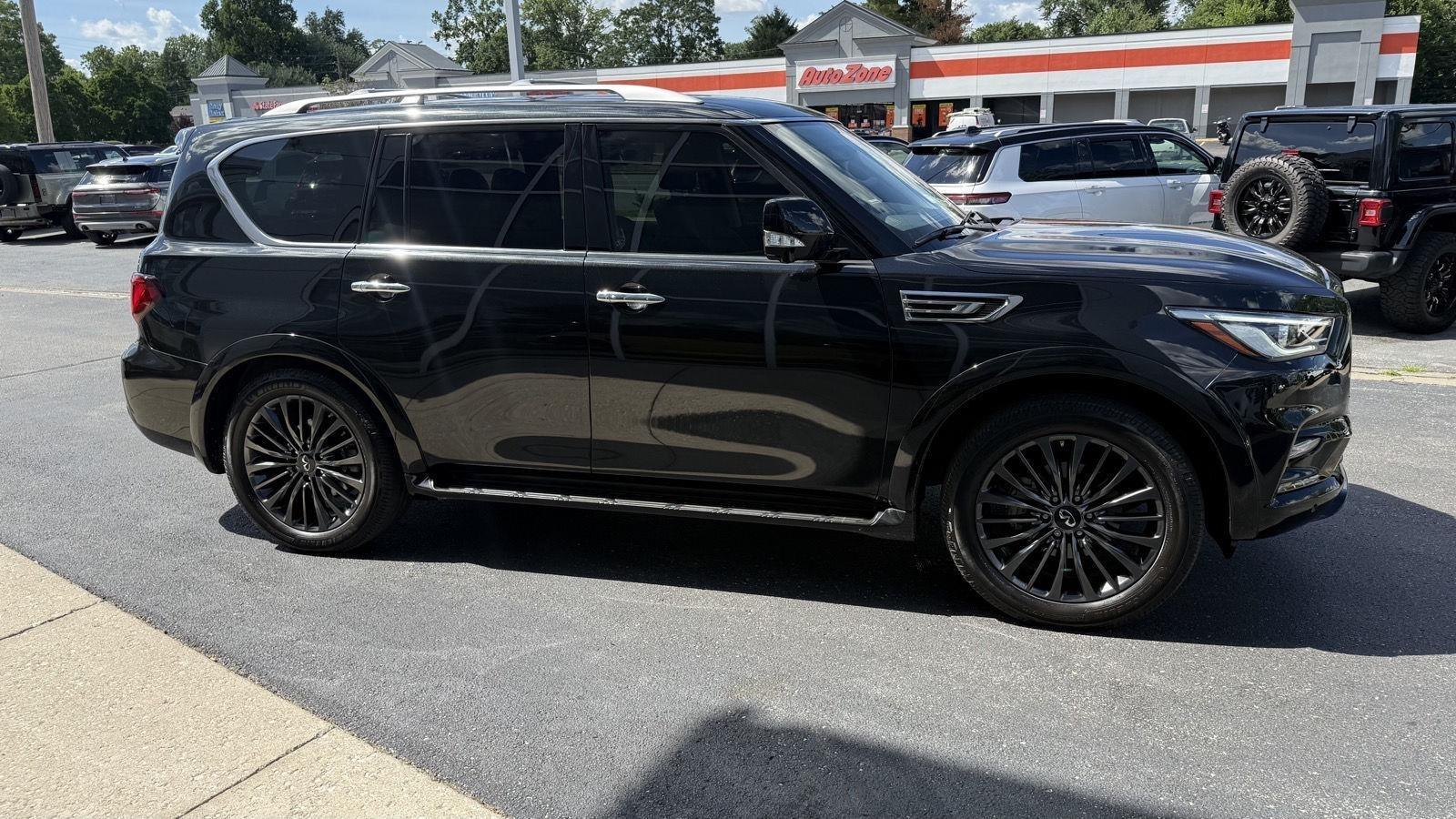 Infiniti QX80 LUXE 4WD 2022