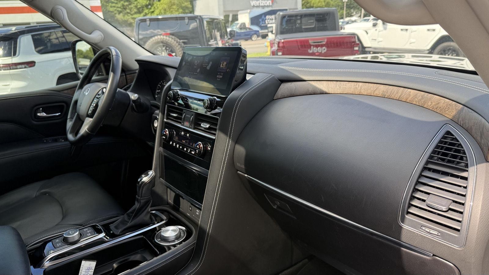 Infiniti QX80 LUXE 4WD 2022