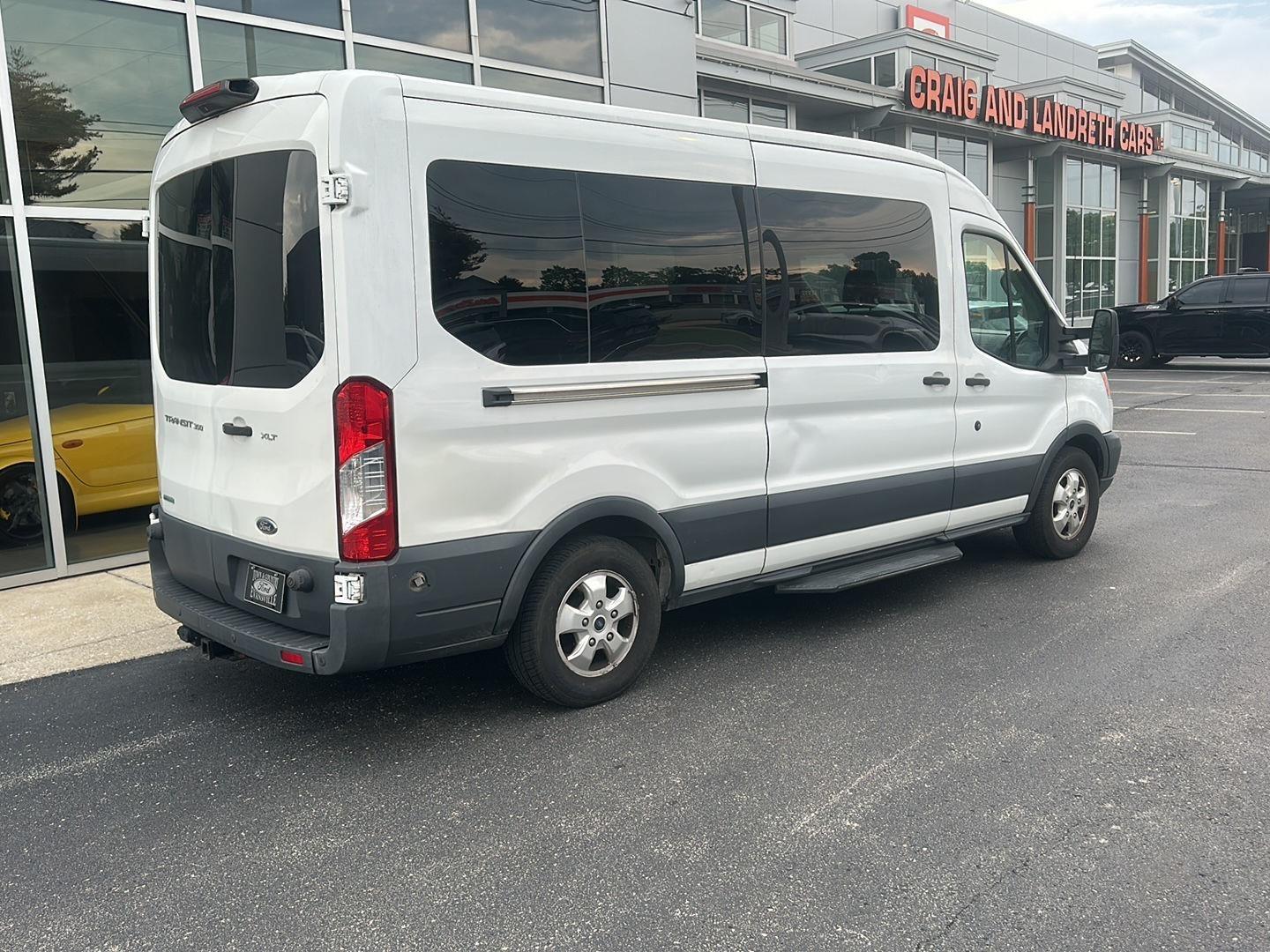 Ford Transit 350 Wagon Med. Roof XLT w/Sliding Pass. 148-in. WB 2018