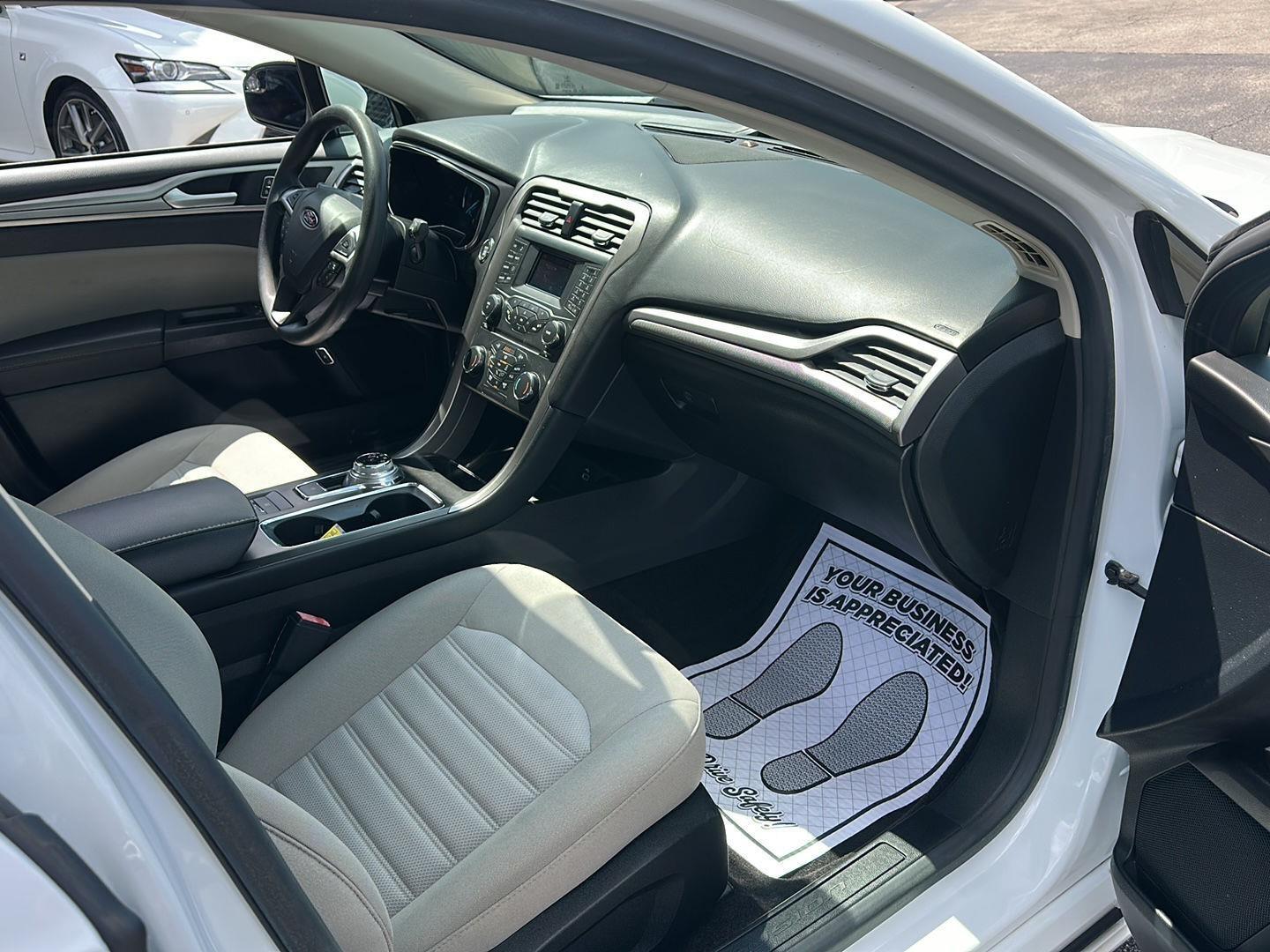 Ford Fusion Hybrid S 2018