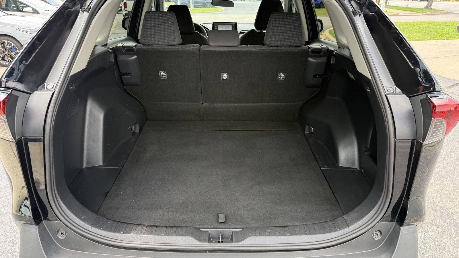 Toyota RAV4 LE AWD 2019