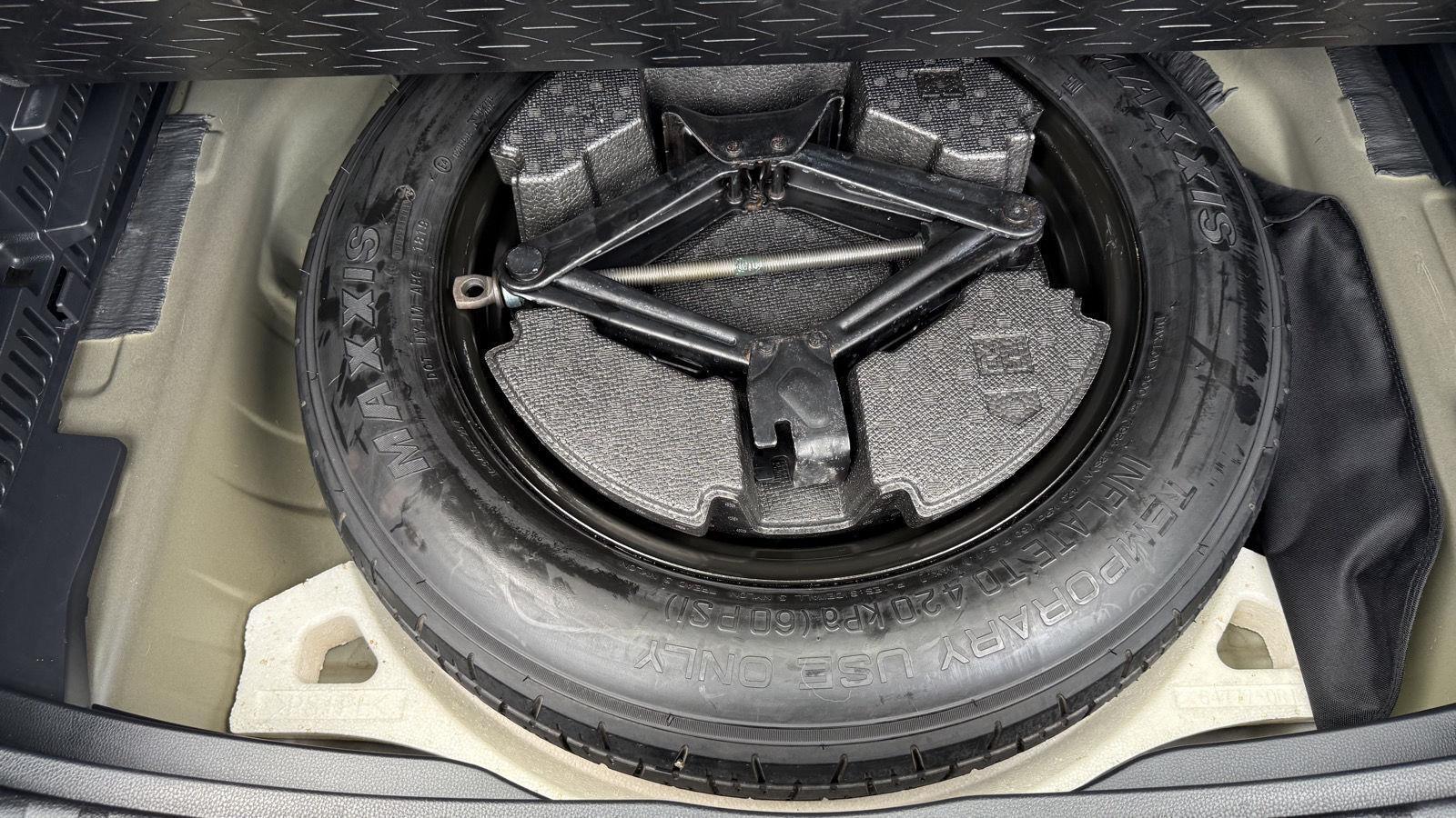 Toyota RAV4 LE AWD 2019