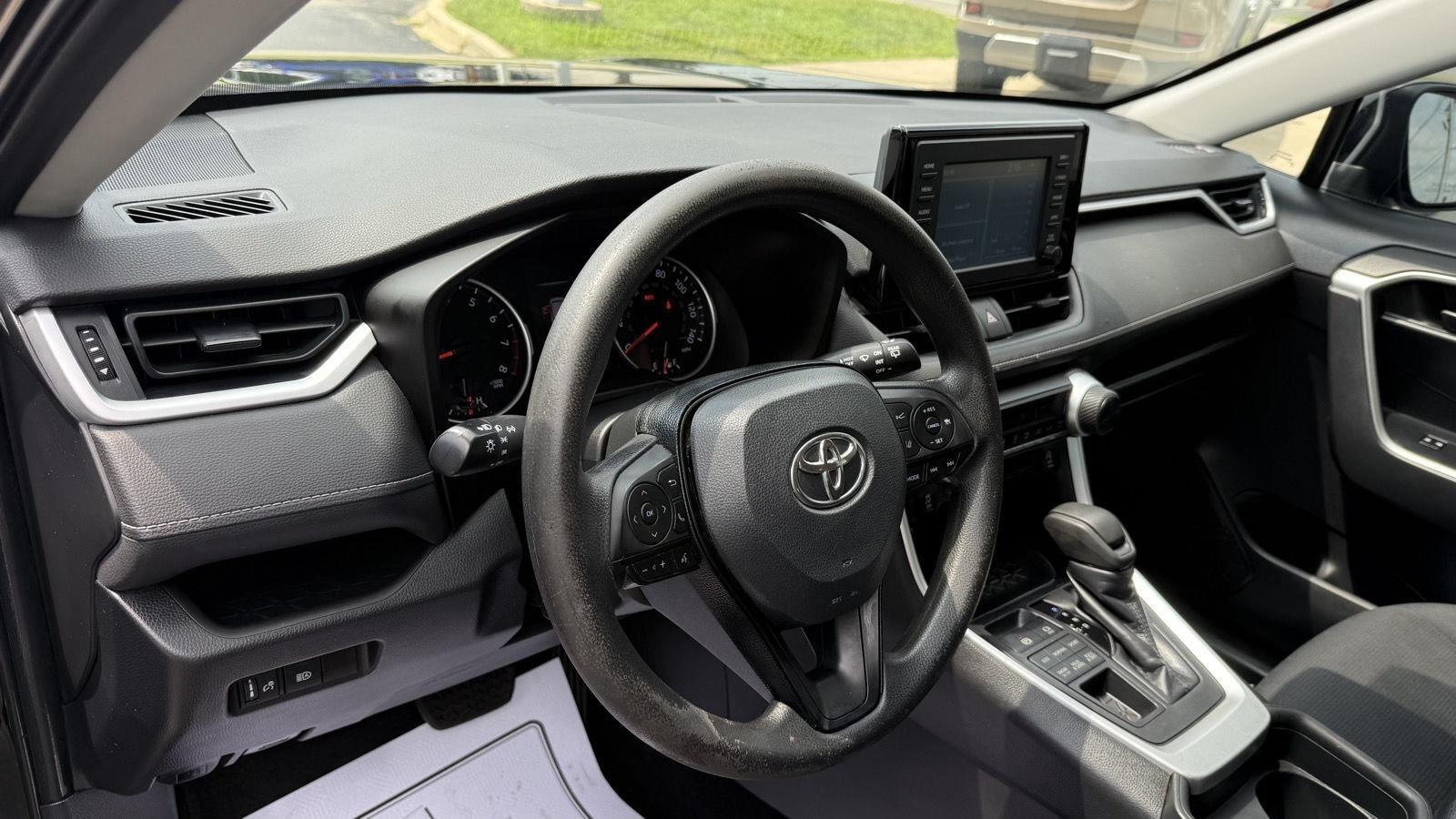 Toyota RAV4 LE AWD 2019