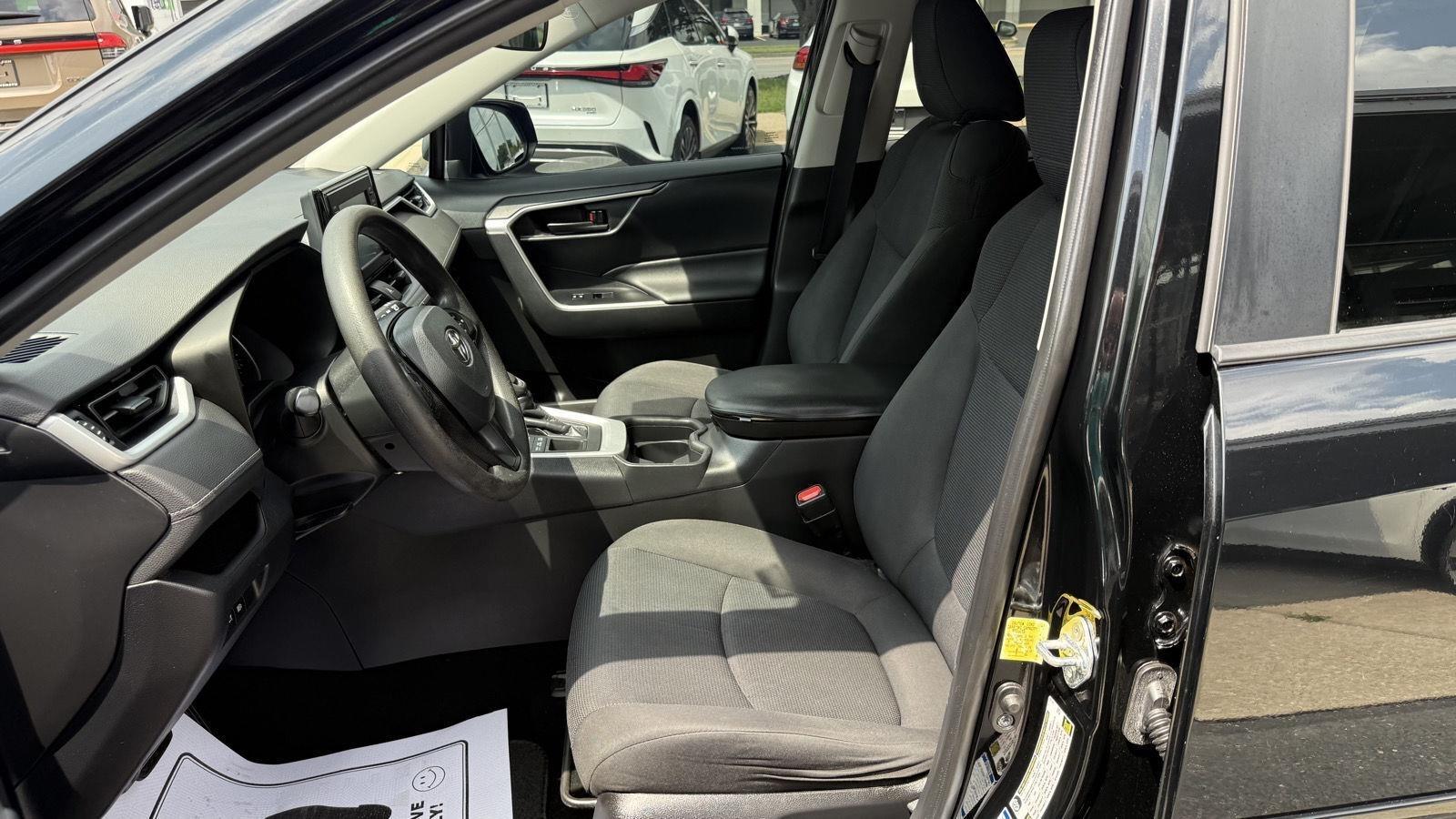 Toyota RAV4 LE AWD 2019