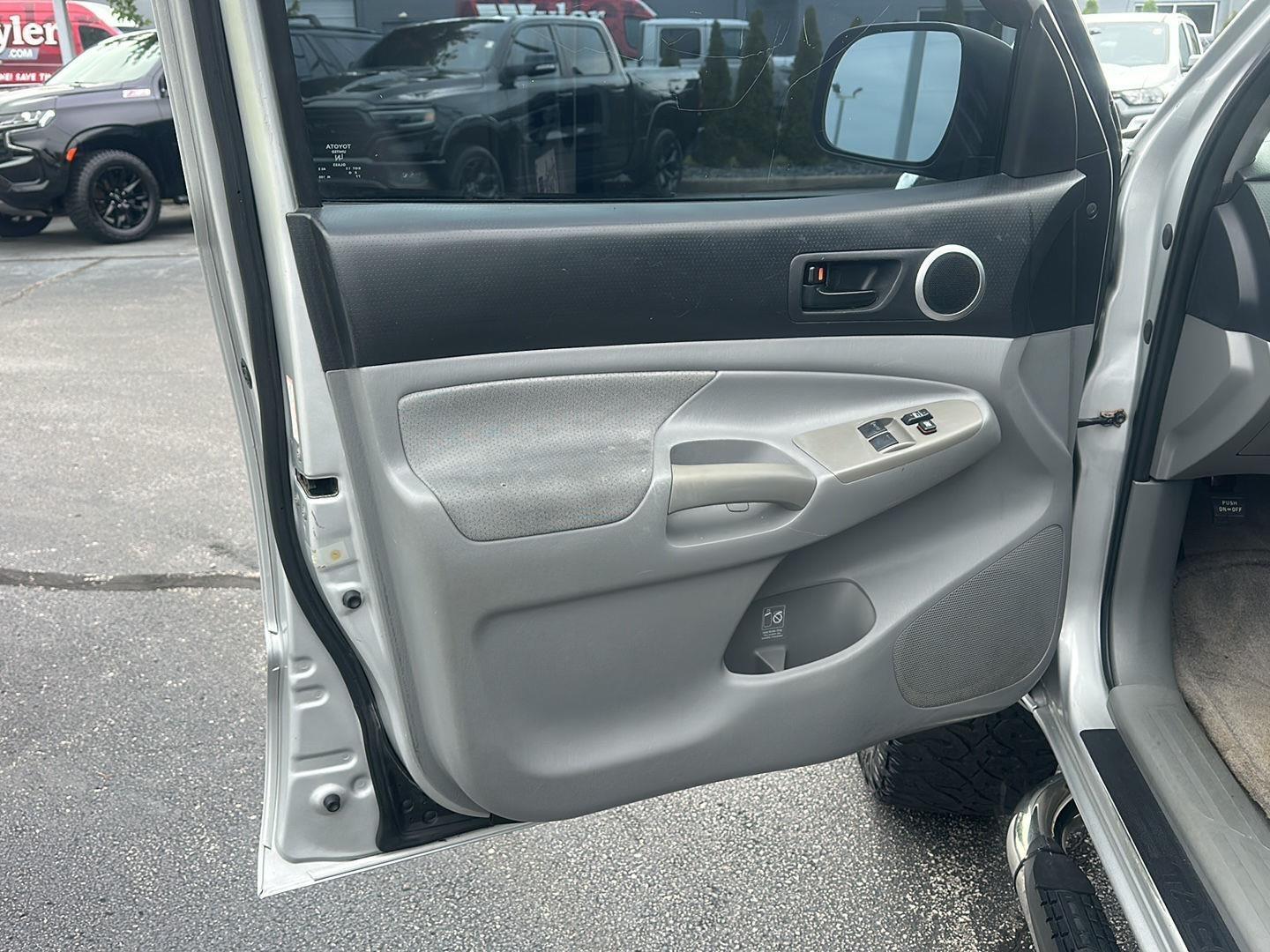 Toyota Tacoma PreRunner Access Cab V6 2WD 2010