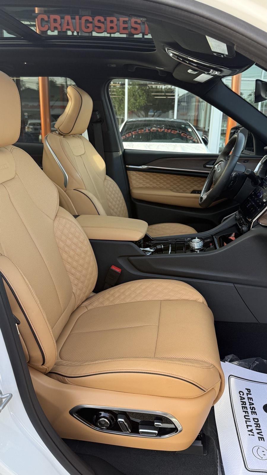 Jeep Grand Cherokee Summit 4WD 2025