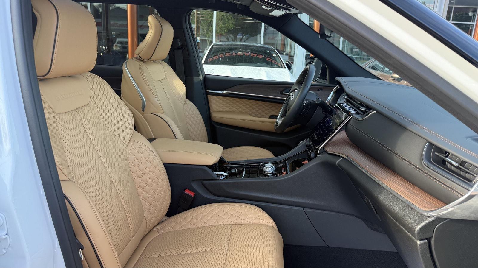Jeep Grand Cherokee Summit 4WD 2025