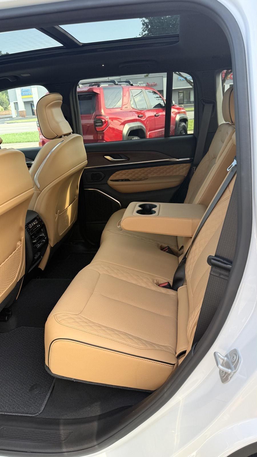 Jeep Grand Cherokee Summit 4WD 2025