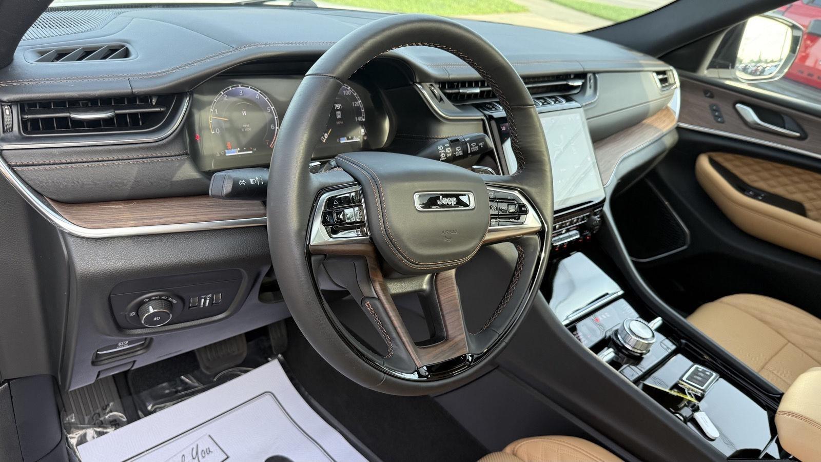 Jeep Grand Cherokee Summit 4WD 2025