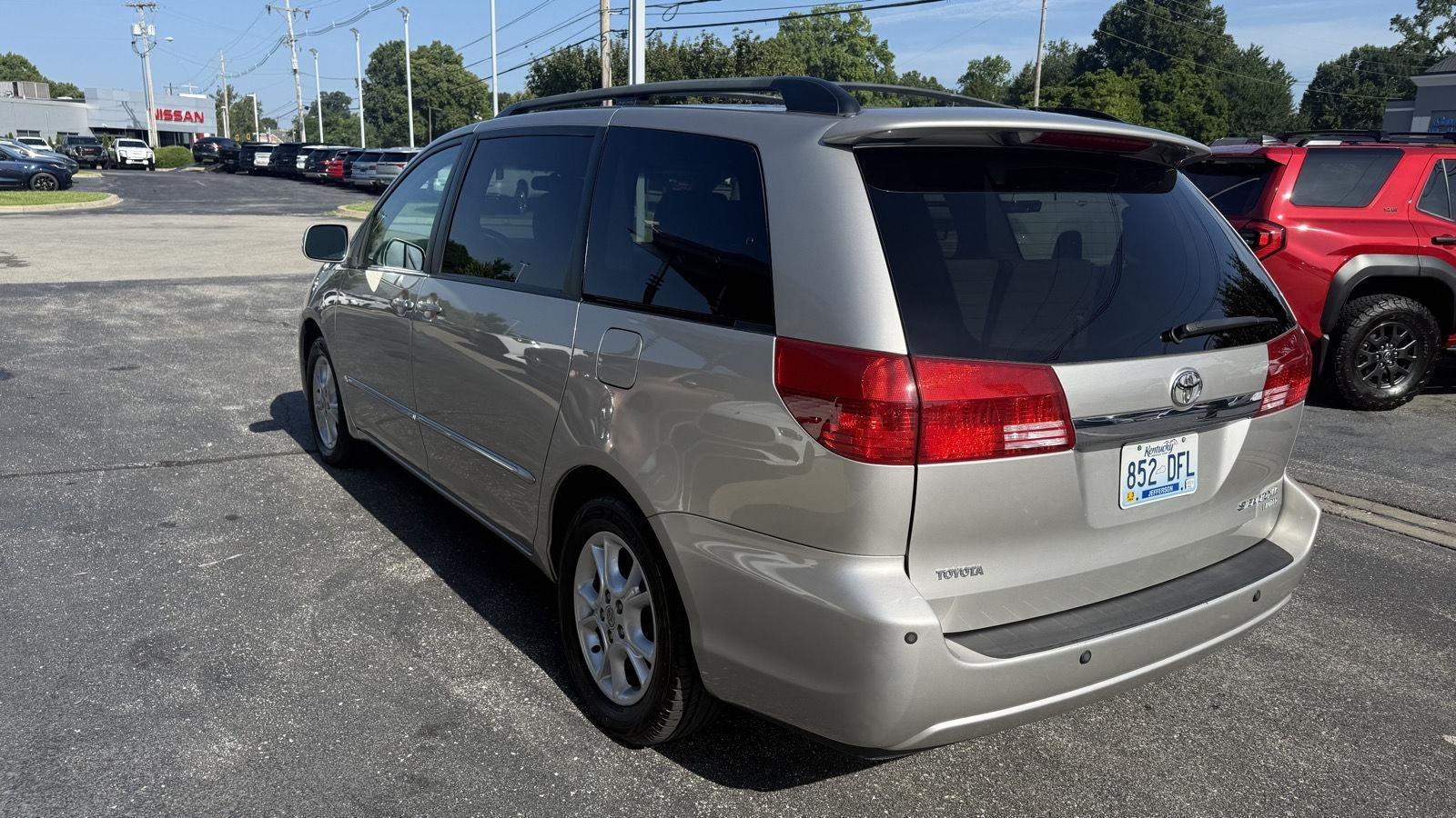 Toyota Sienna XLE 2004