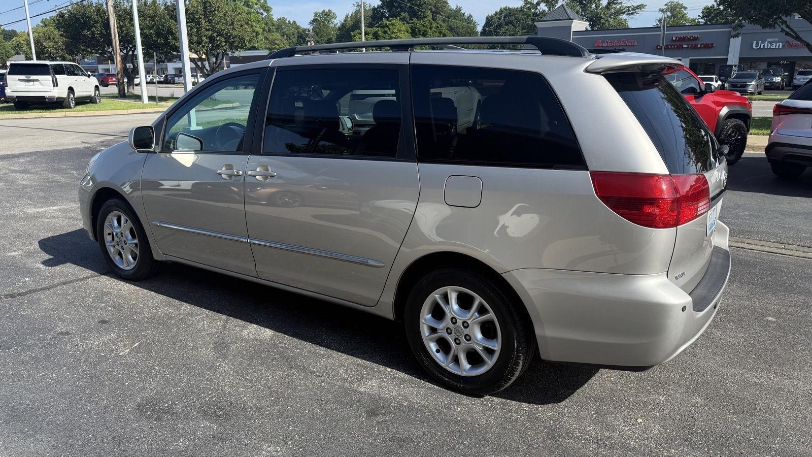 Toyota Sienna XLE 2004