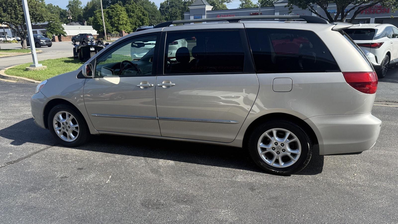 Toyota Sienna XLE 2004