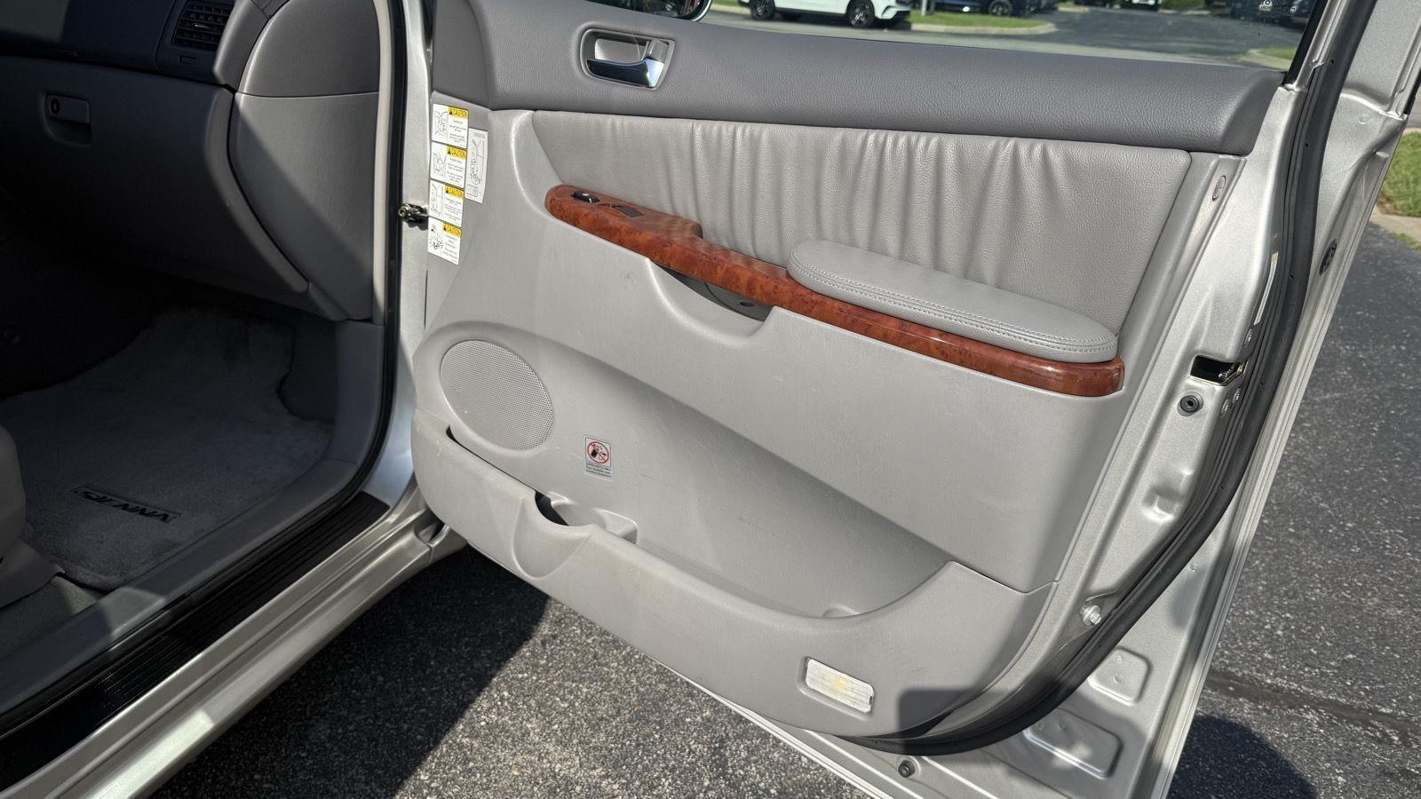Toyota Sienna XLE 2004