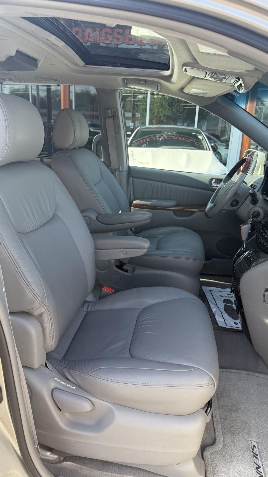 Toyota Sienna XLE 2004