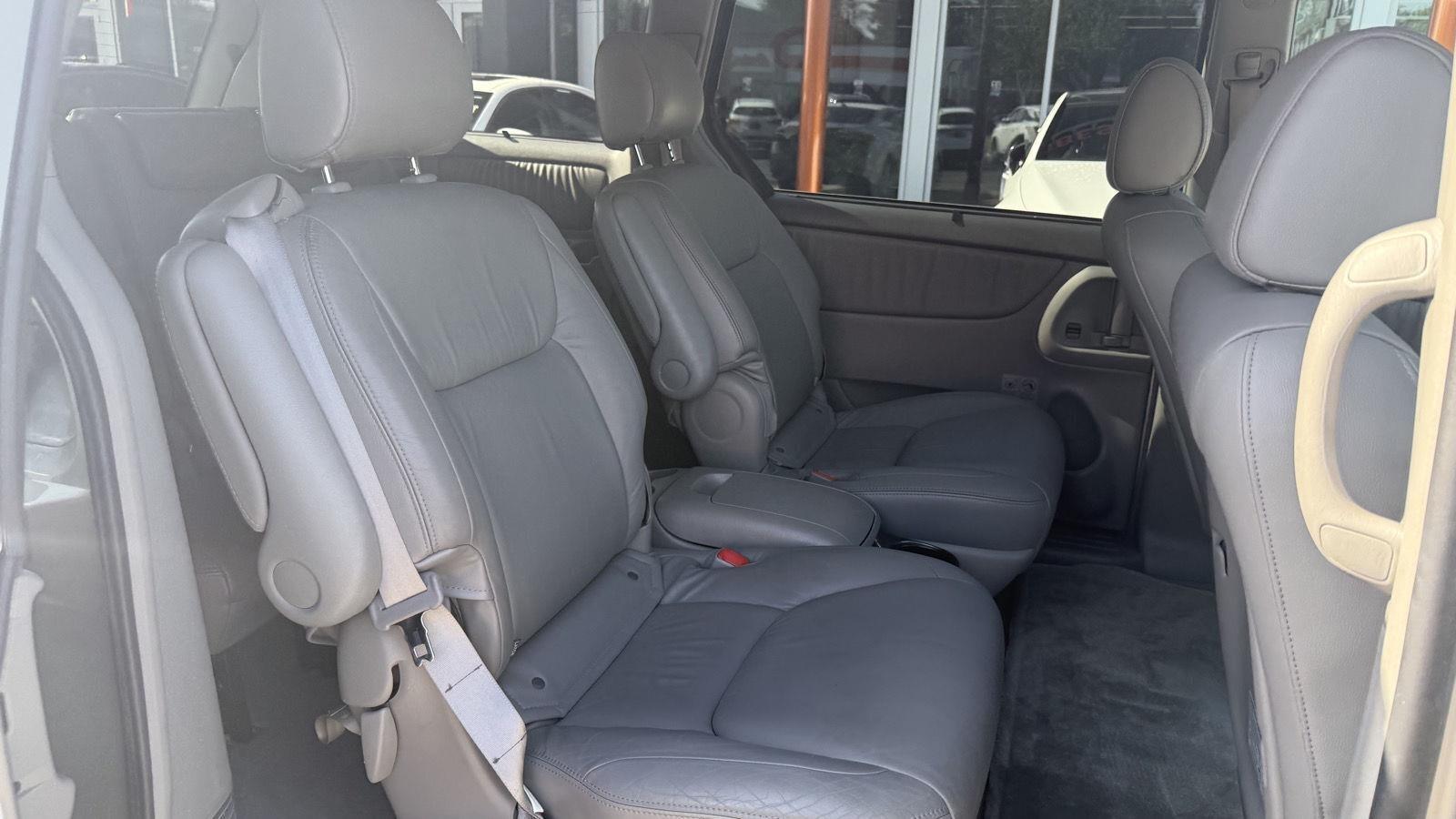 Toyota Sienna XLE 2004