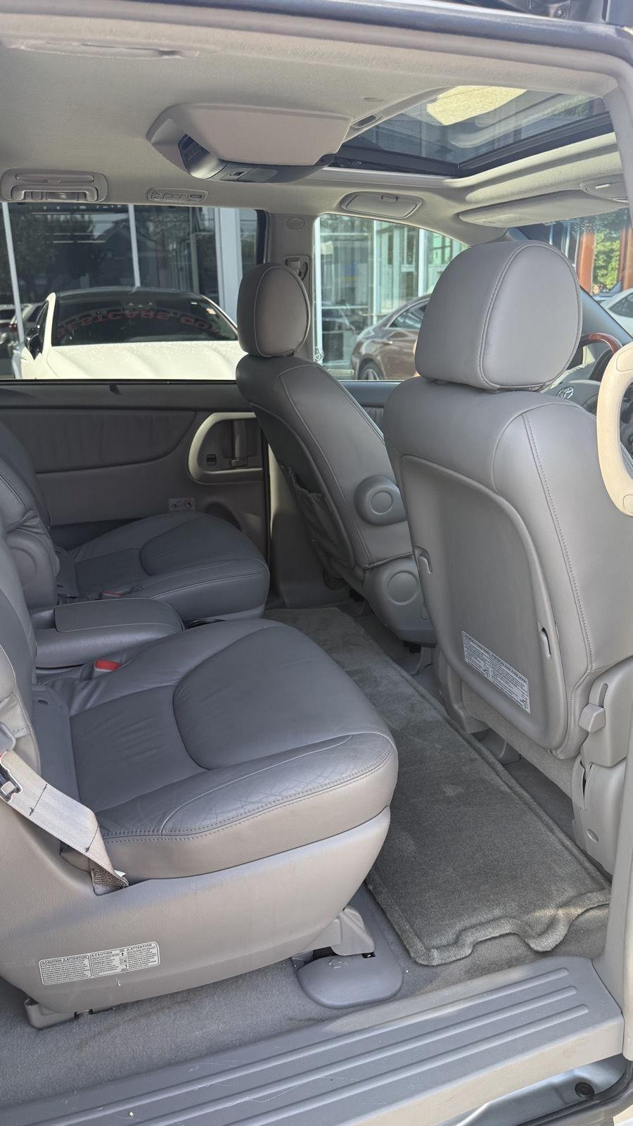 Toyota Sienna XLE 2004