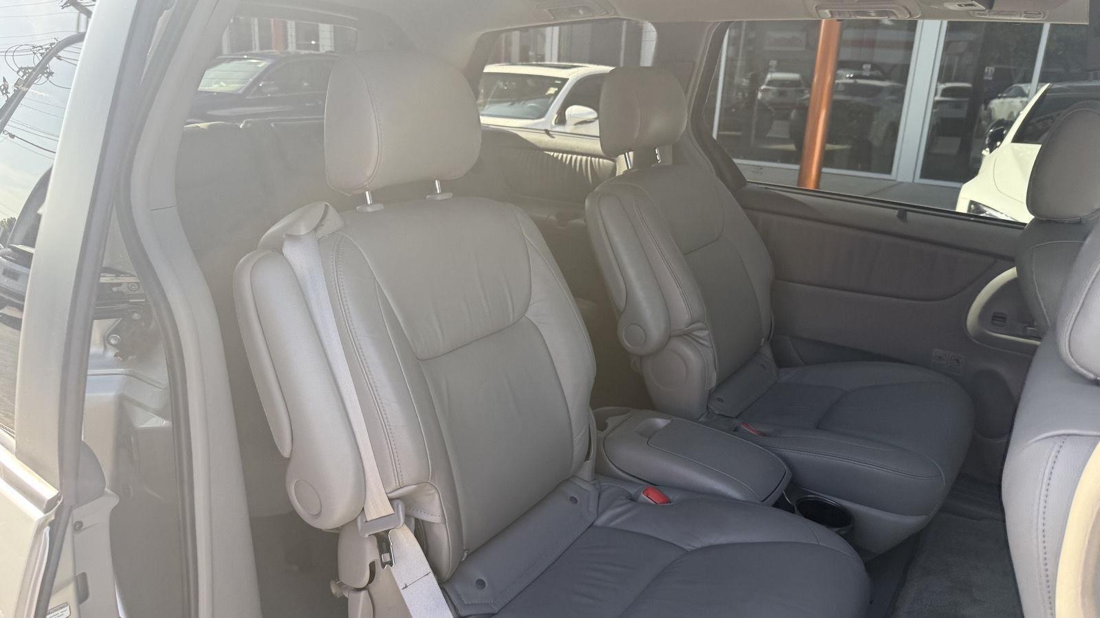 Toyota Sienna XLE 2004