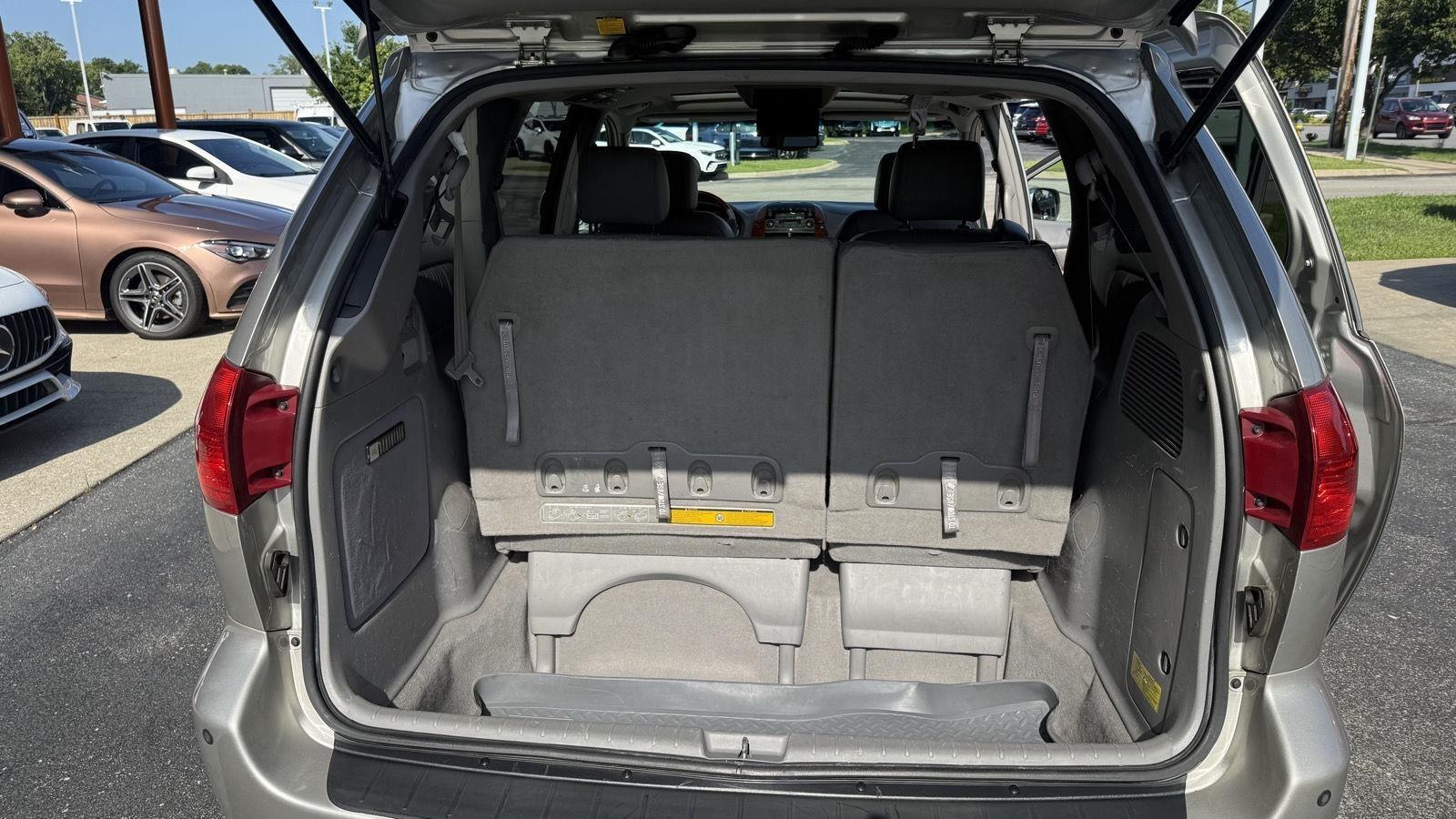 Toyota Sienna XLE 2004