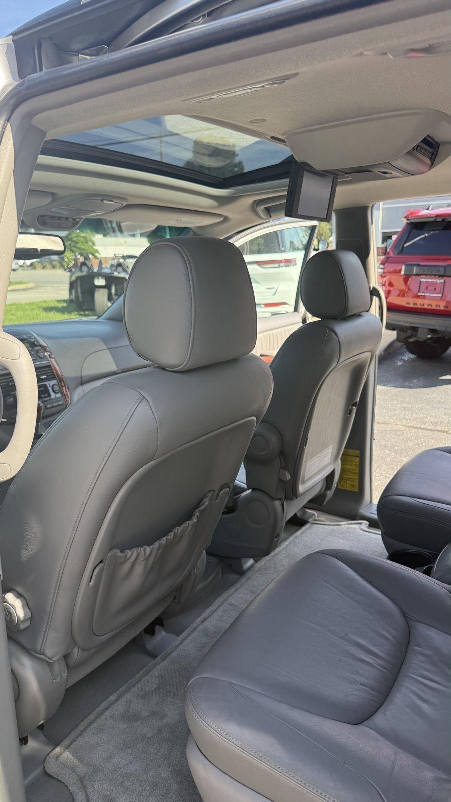 Toyota Sienna XLE 2004