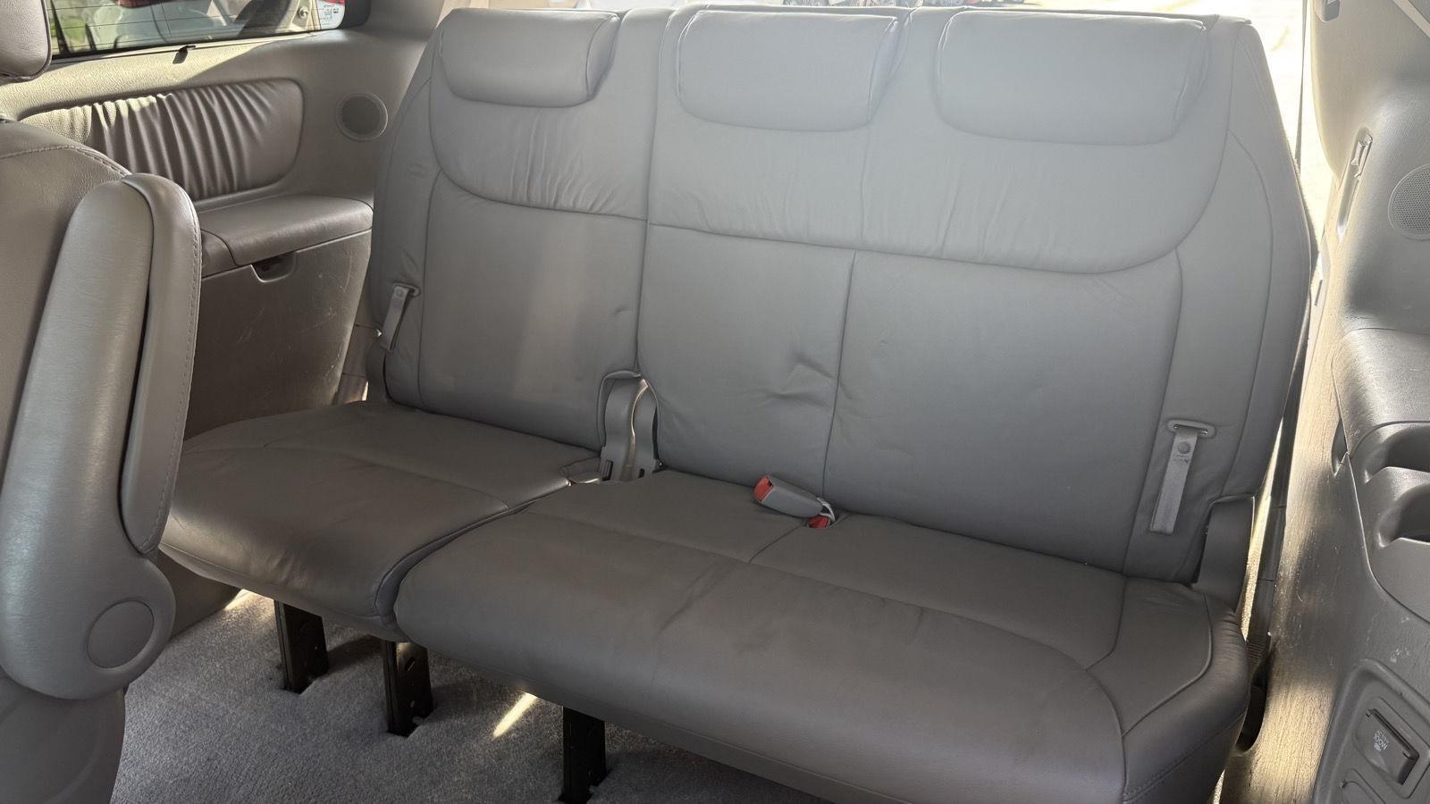 Toyota Sienna XLE 2004