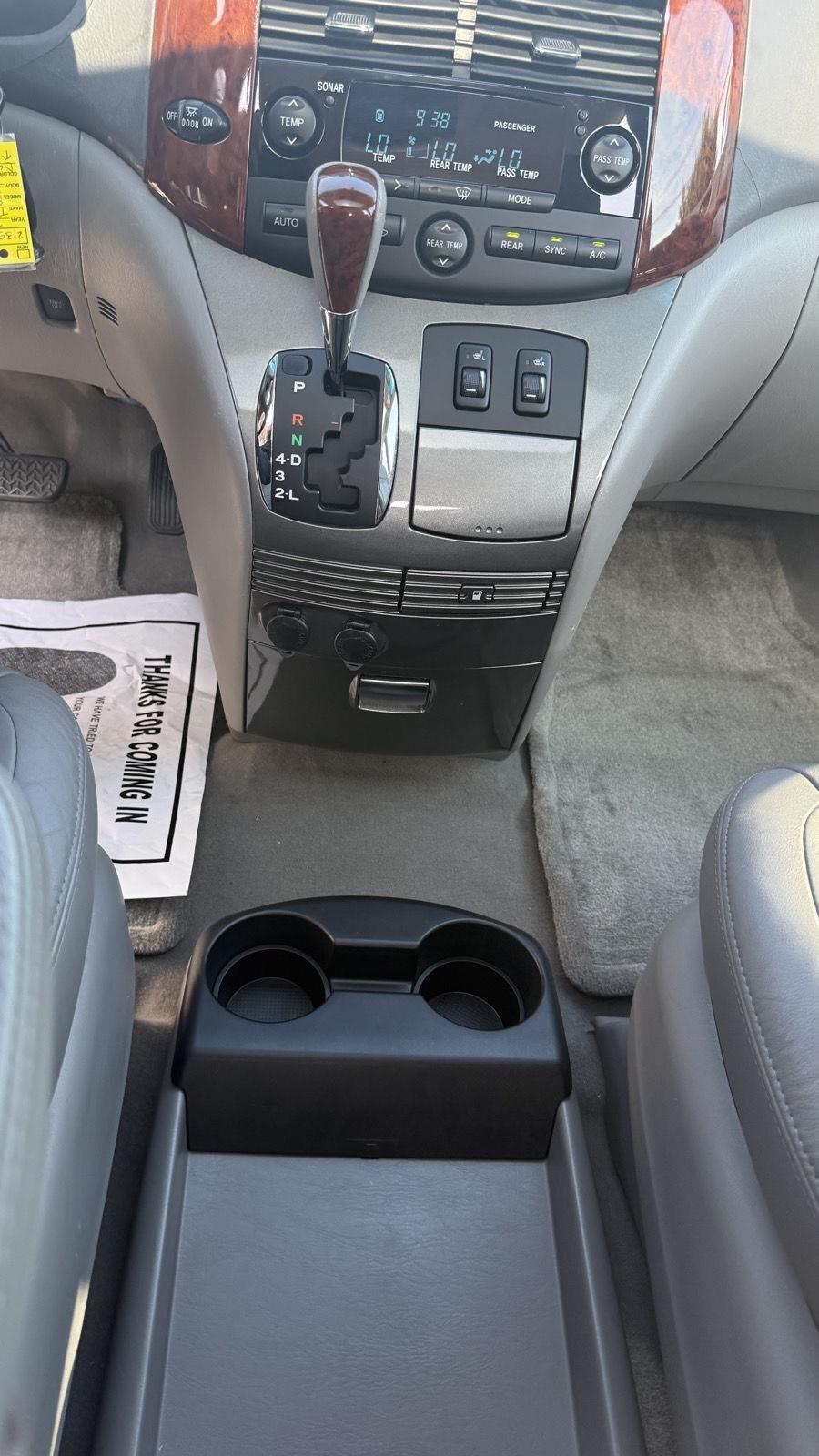 Toyota Sienna XLE 2004