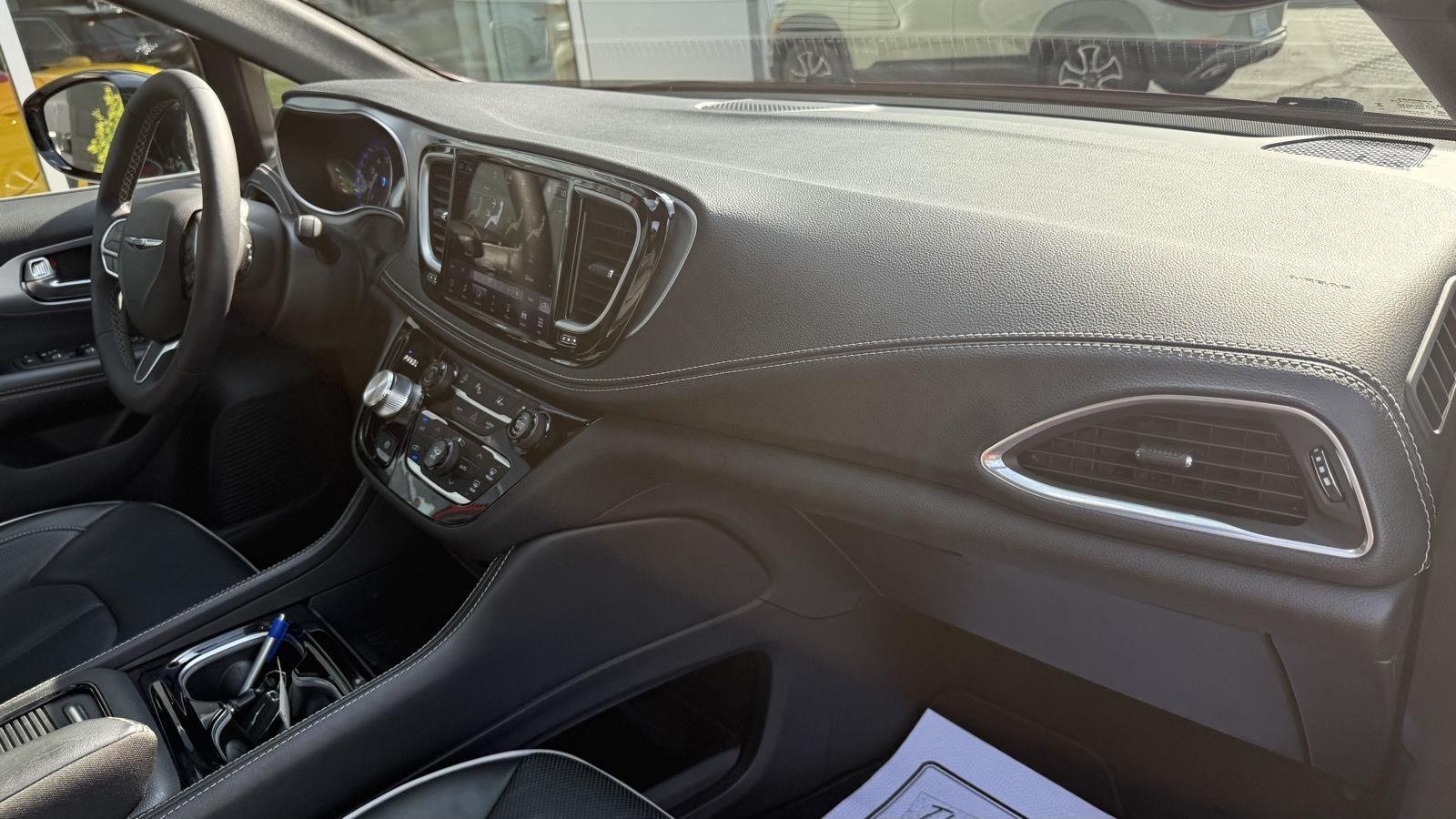 Chrysler Pacifica Limited 2026